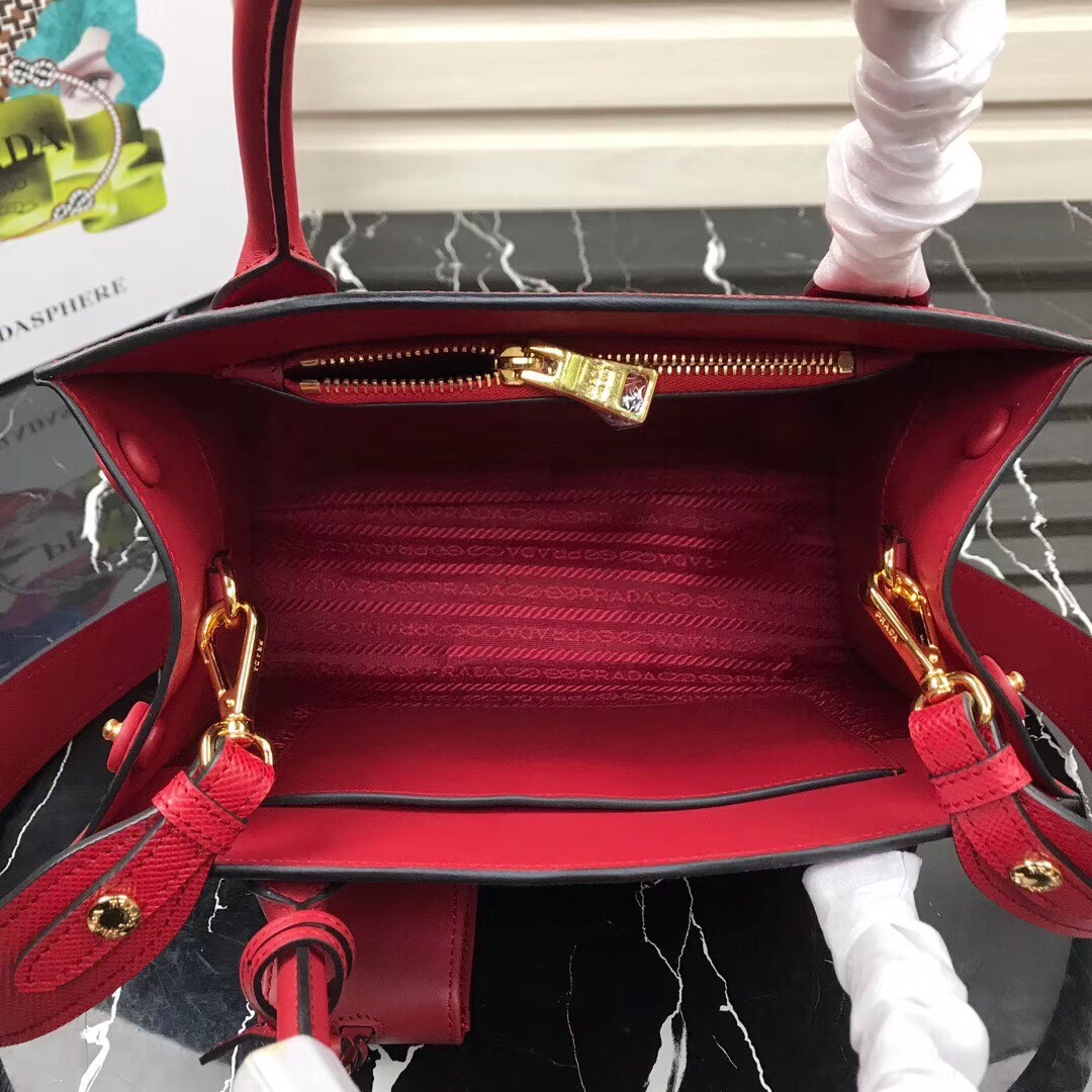 Pra*a monochrome bag in red saffiano leather