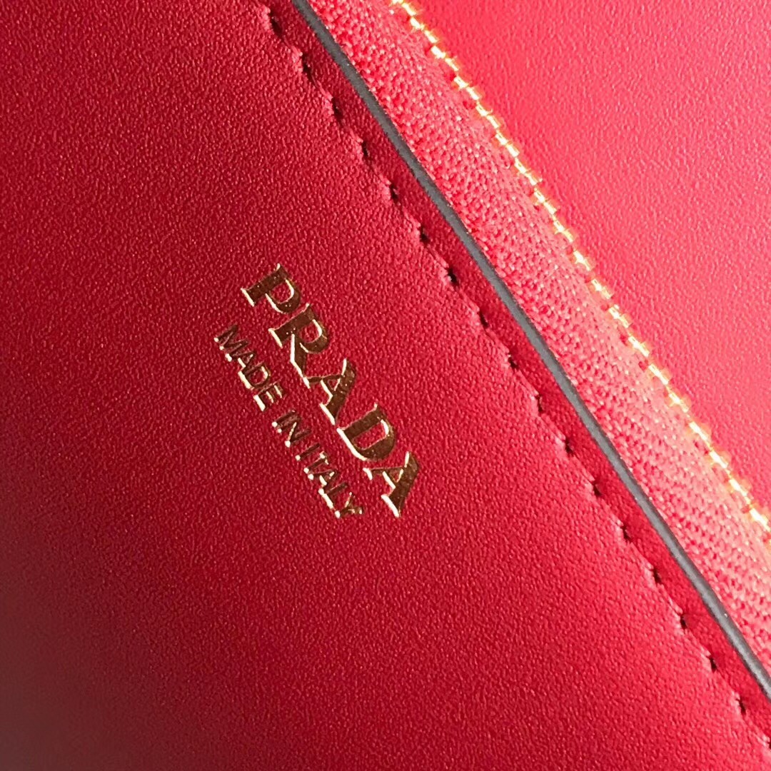 Pra*a monochrome bag in red saffiano leather