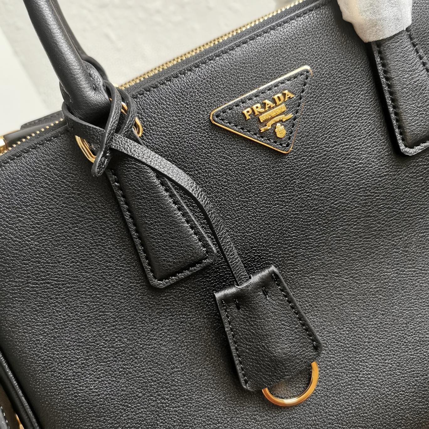 Pra*a galleria large tote bag in black calfskin