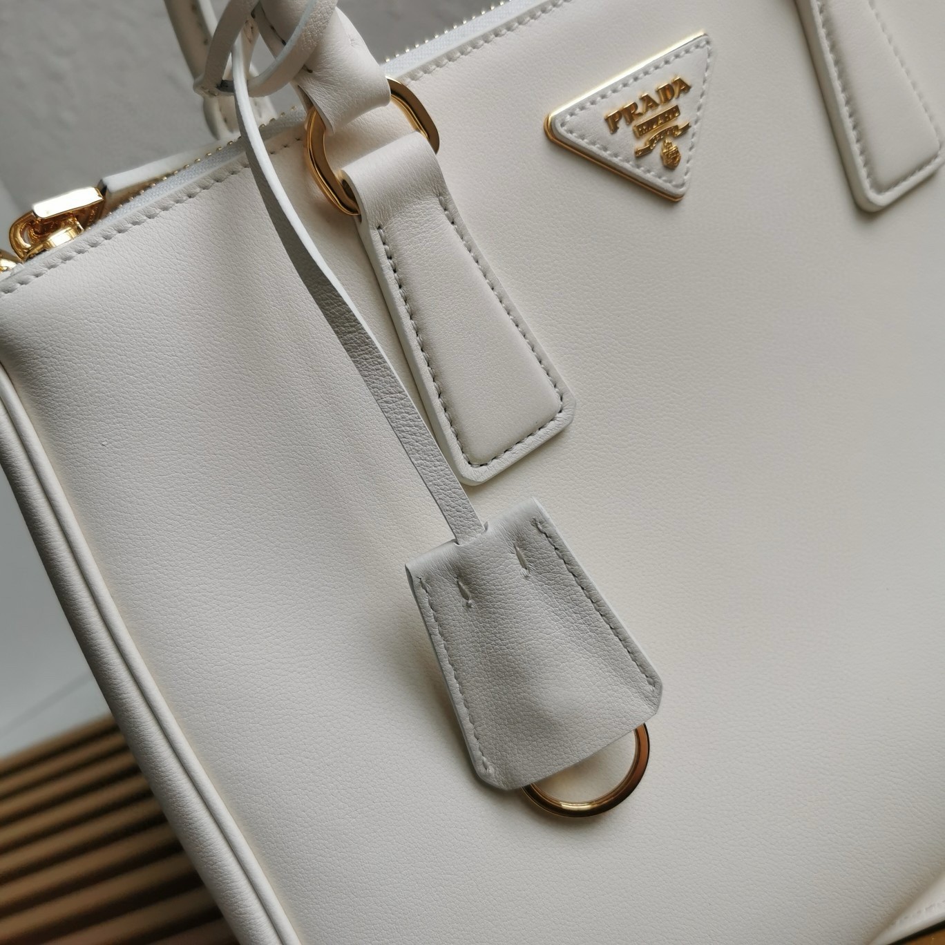 Pra*a galleria large tote bag in white calfskin