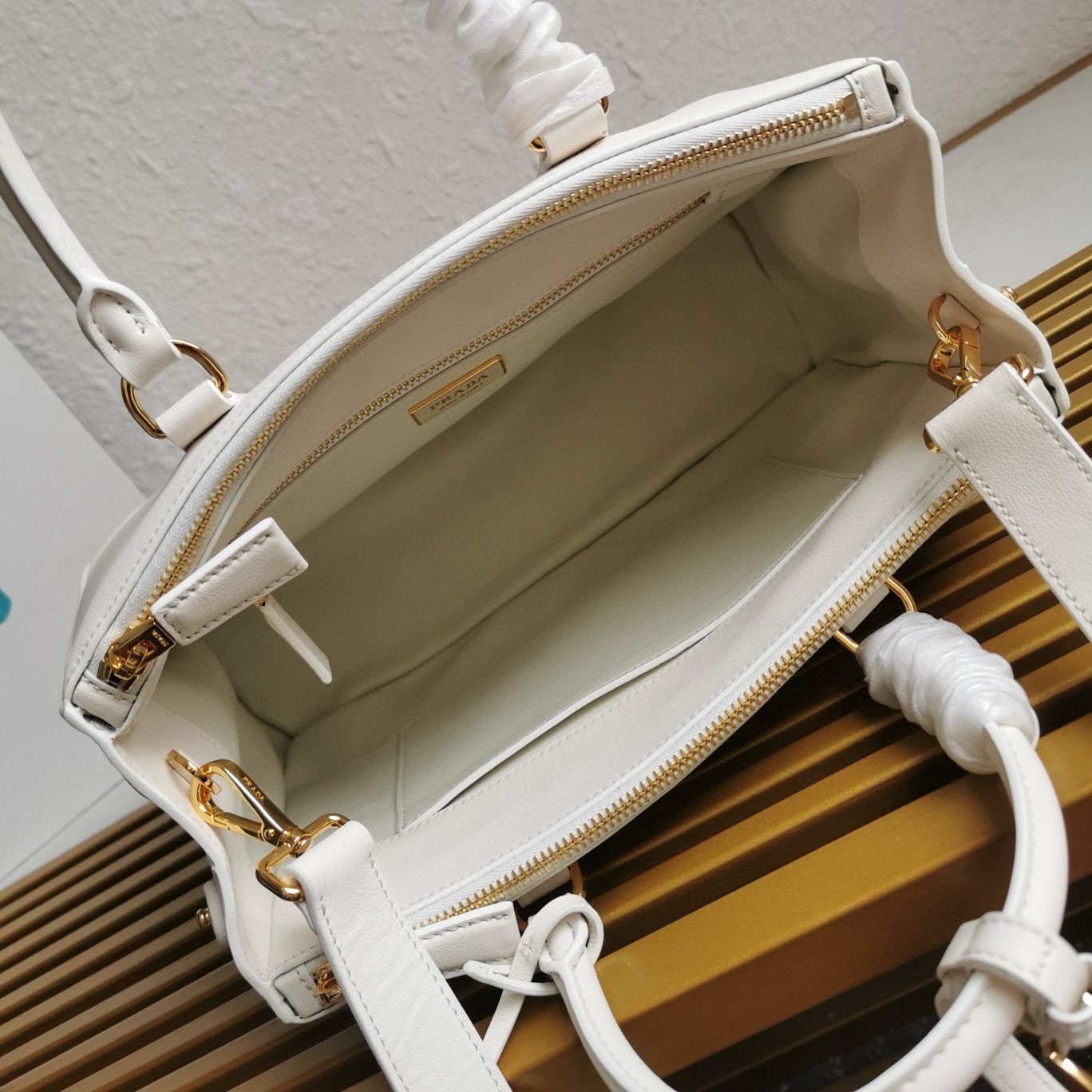 Pra*a galleria large tote bag in white calfskin