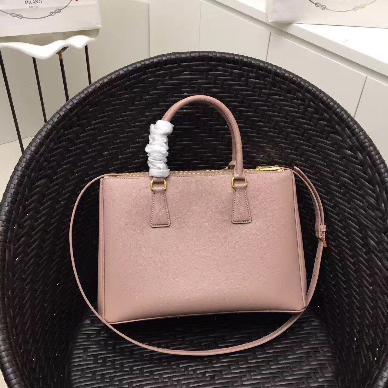 Pra*a medium galleria bag in pink saffiano leather