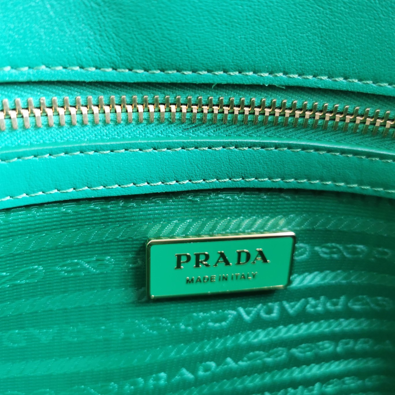 Pra*a symbole large bag in green and white jacquard fabric