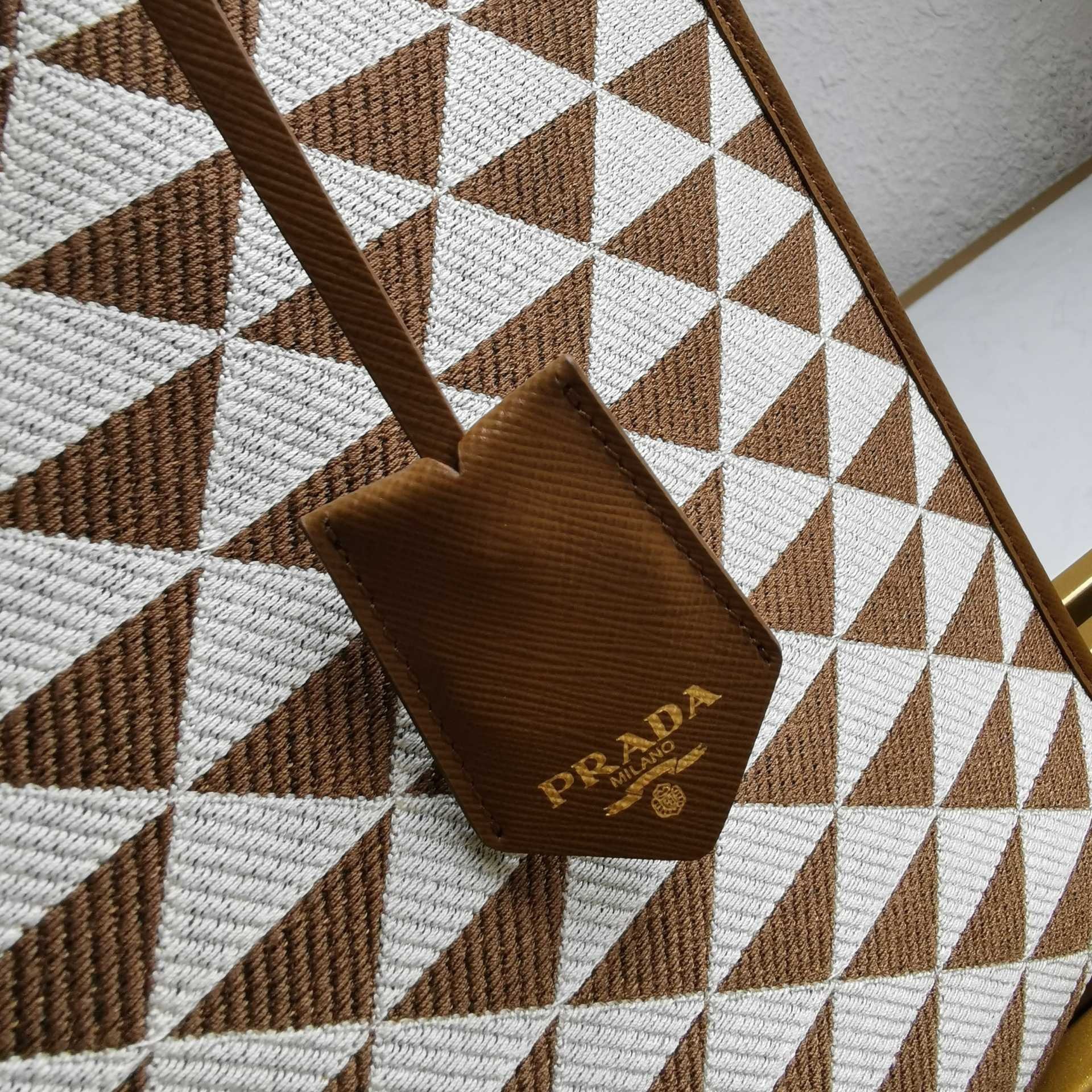 Pra*a symbole large bag in white/brown jjacquard fabric