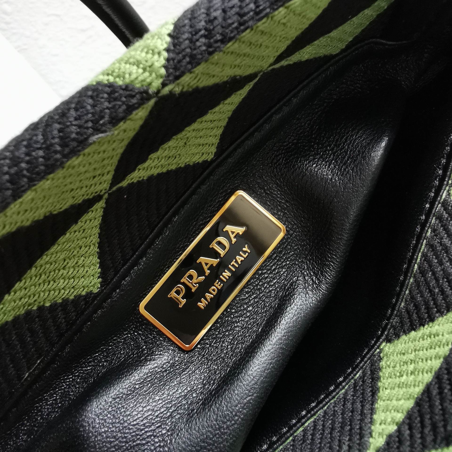 pra*a S*pernova small shoulder bag in black/green fabric