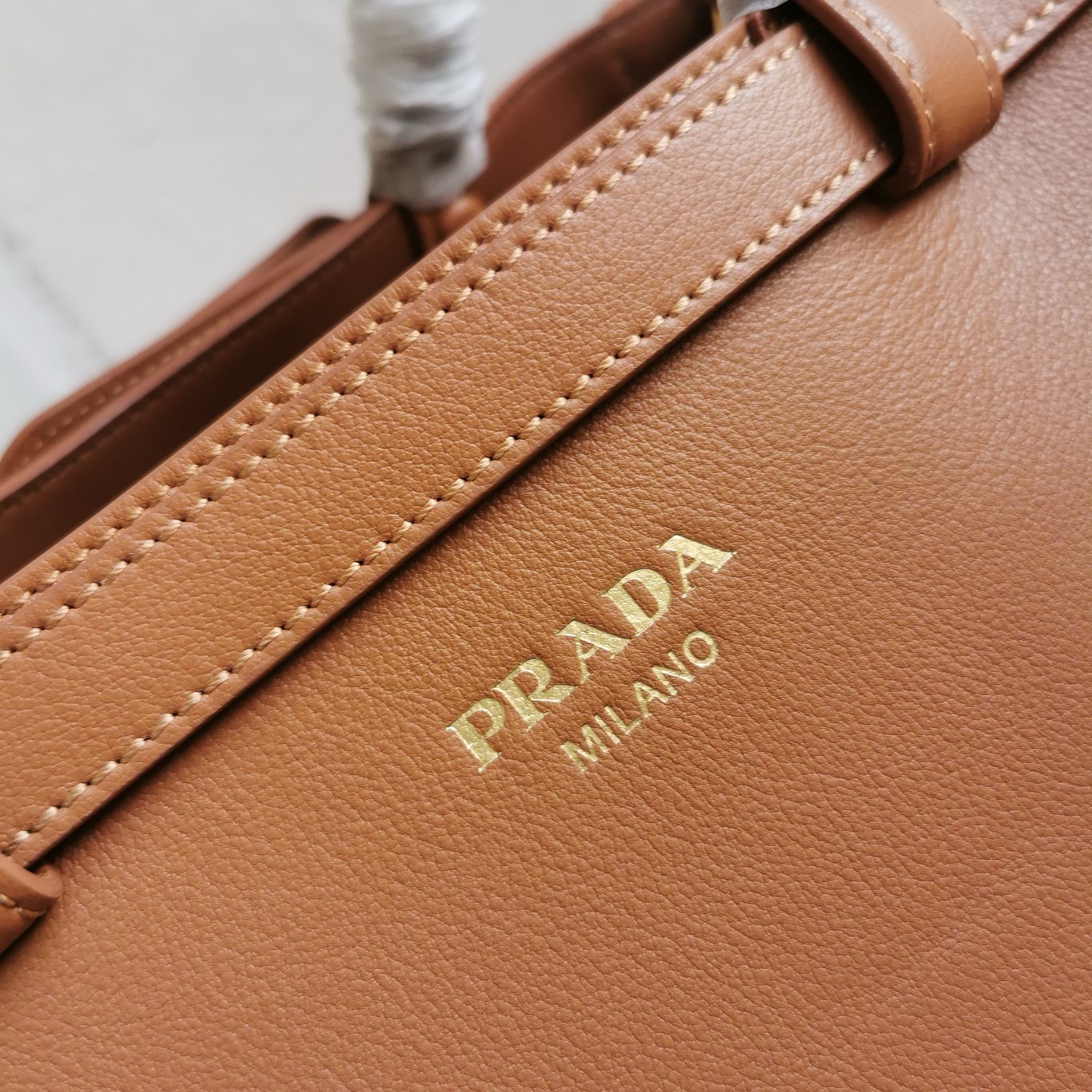 Pra*a buckle medium bag with double belt in brown leather