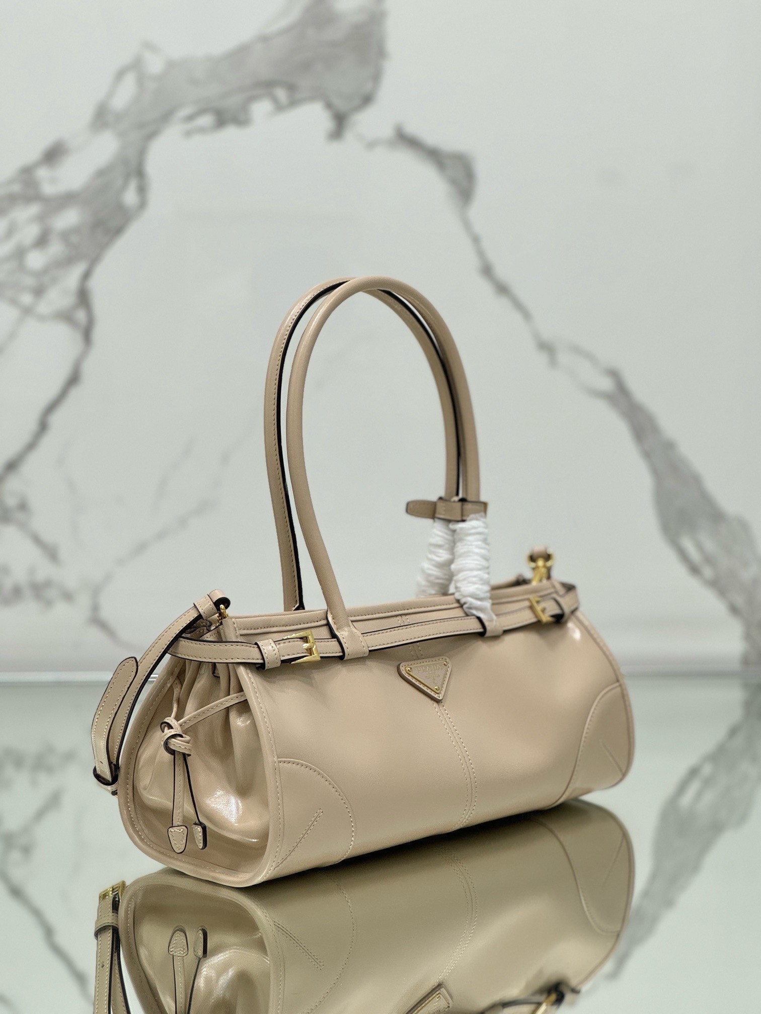 Pra*a medium tote bag in beige soft leather