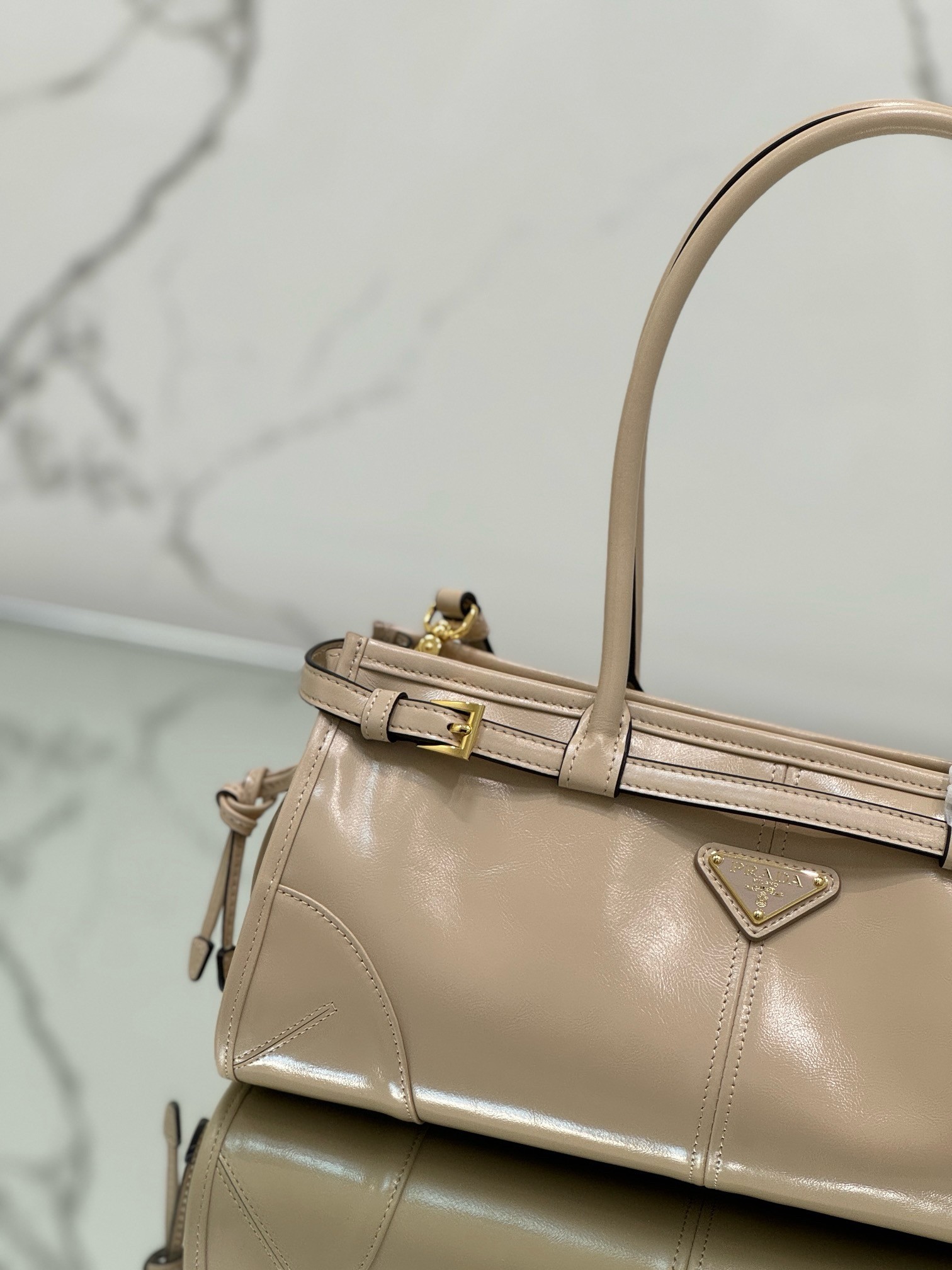 Pra*a medium tote bag in beige soft leather