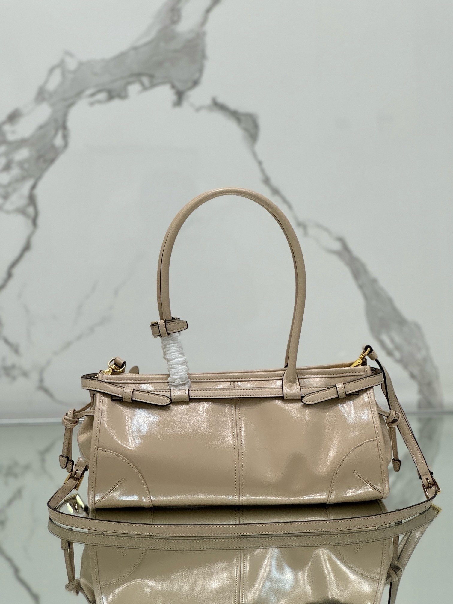 Pra*a medium tote bag in beige soft leather