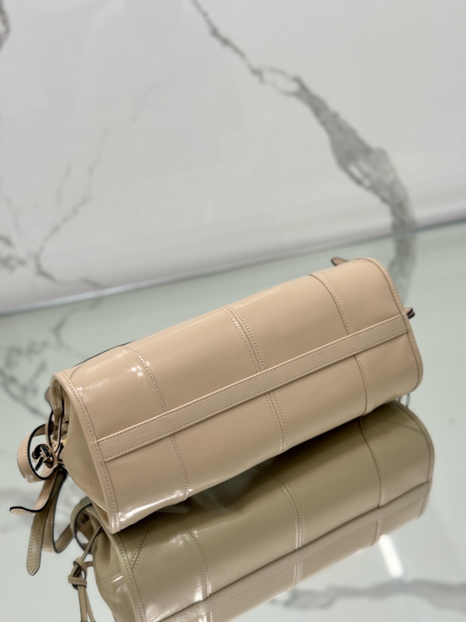 Pra*a medium tote bag in beige soft leather