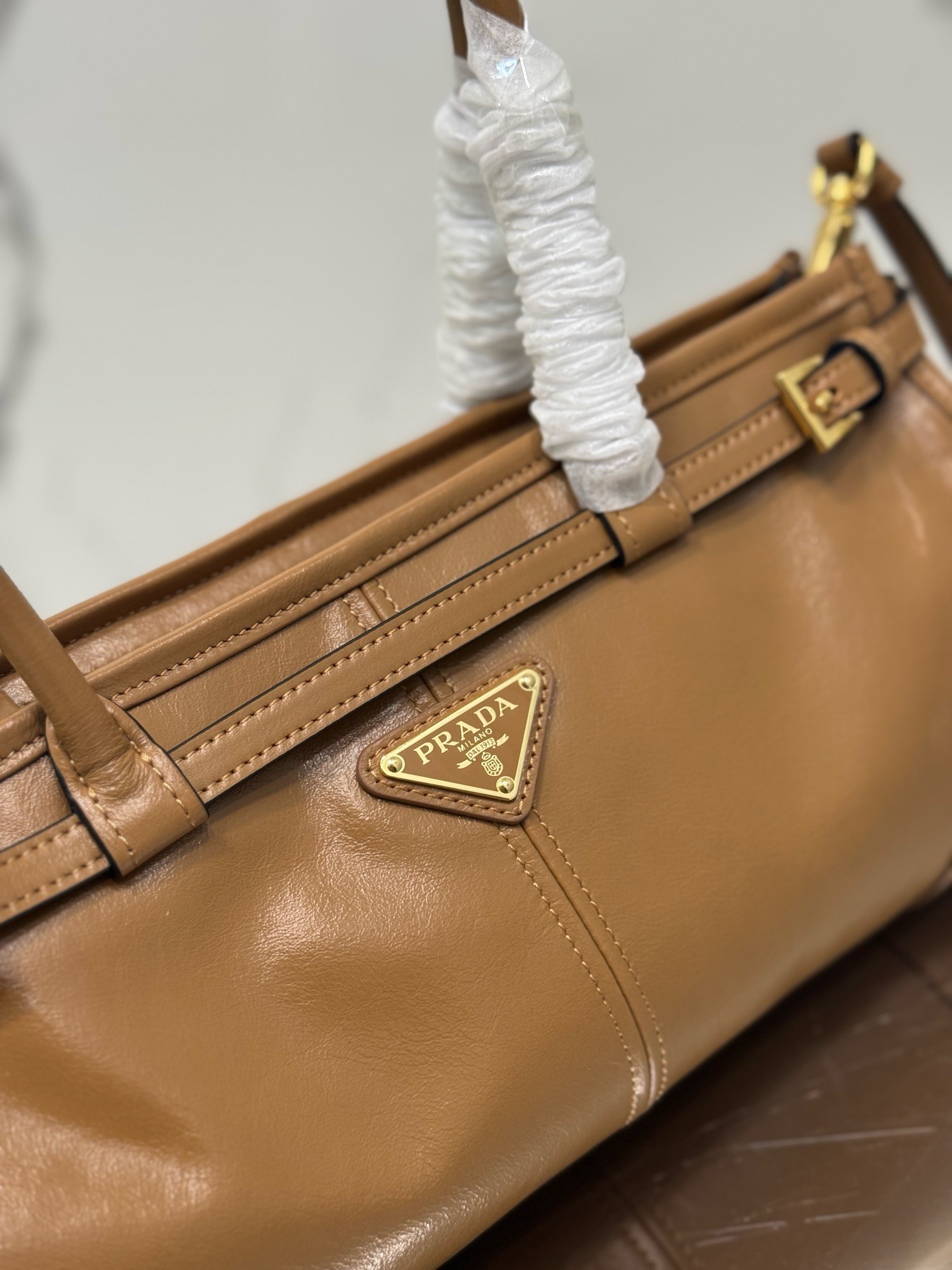 Pra*a medium tote bag in brown soft leather