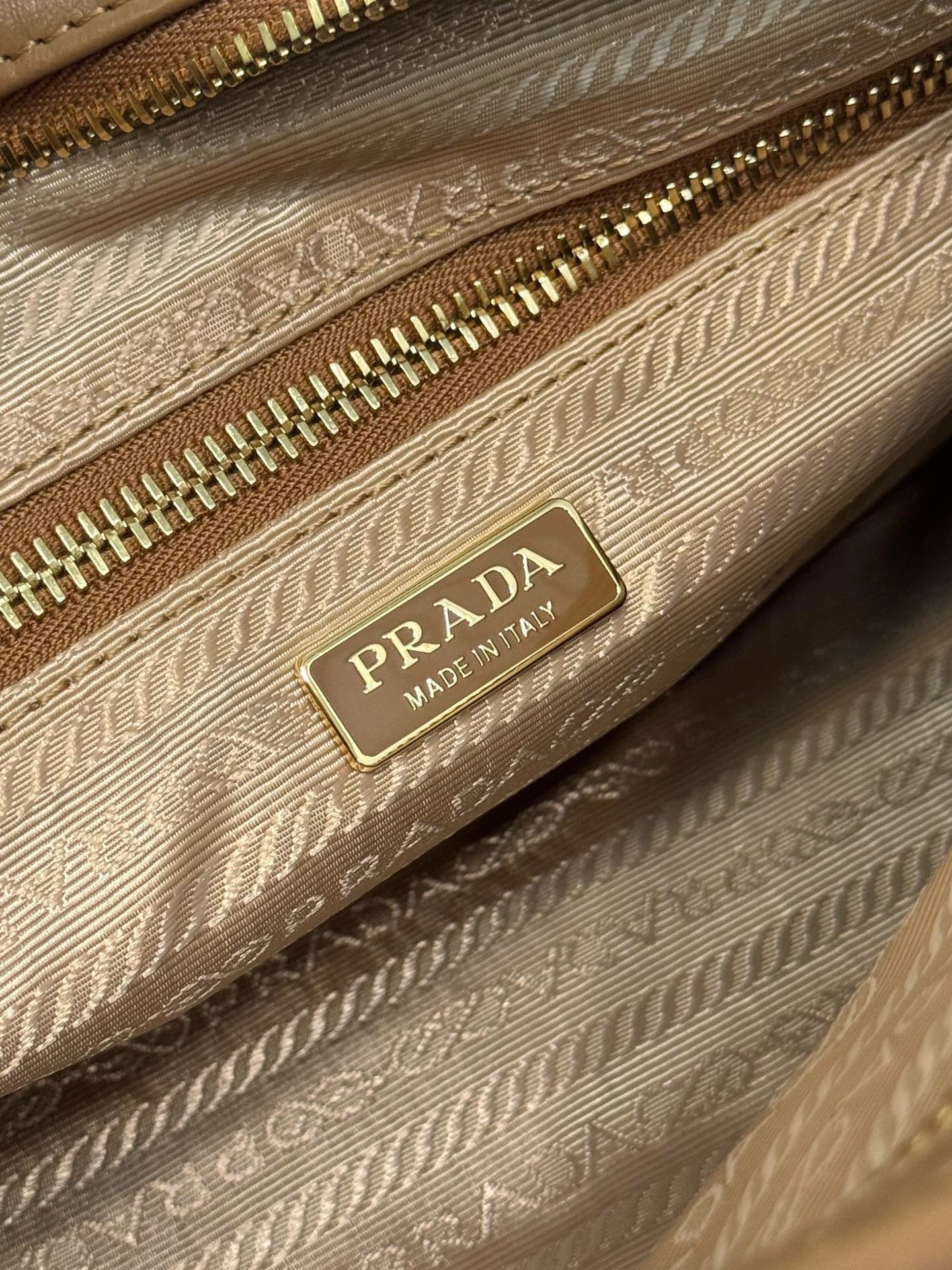 Pra*a medium tote bag in brown soft leather