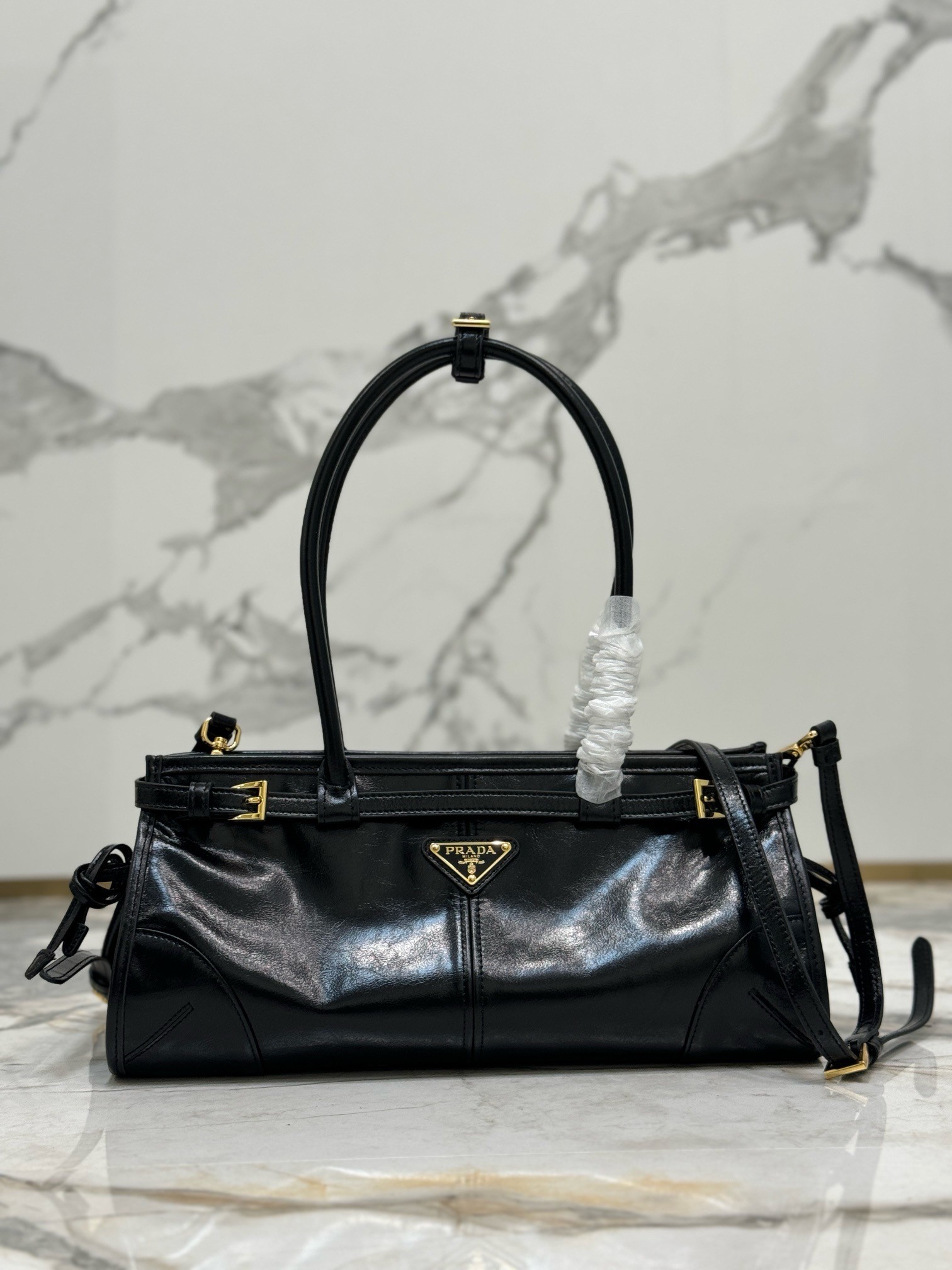 Pra*a medium tote bag in black soft leather