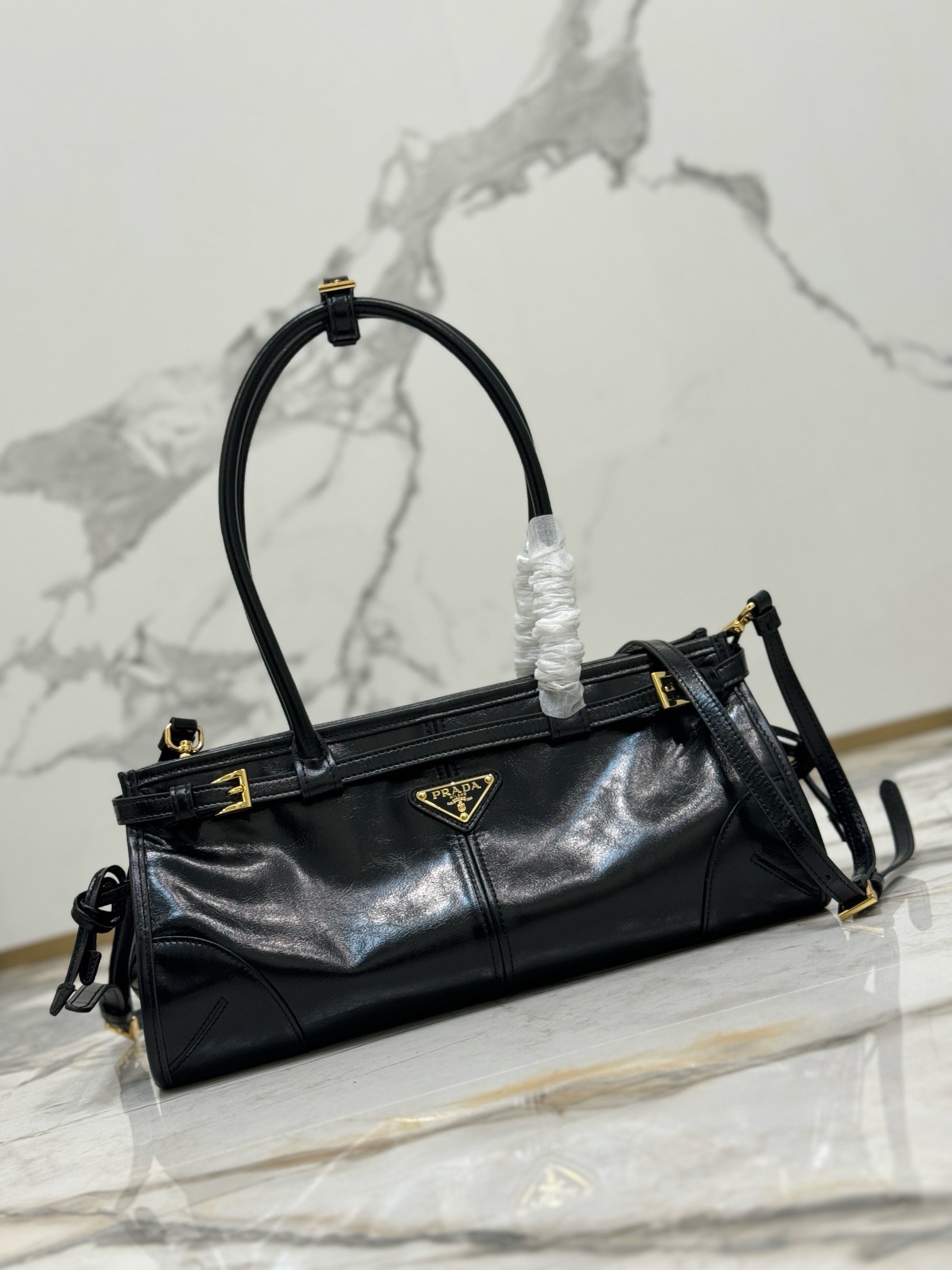 Pra*a medium tote bag in black soft leather