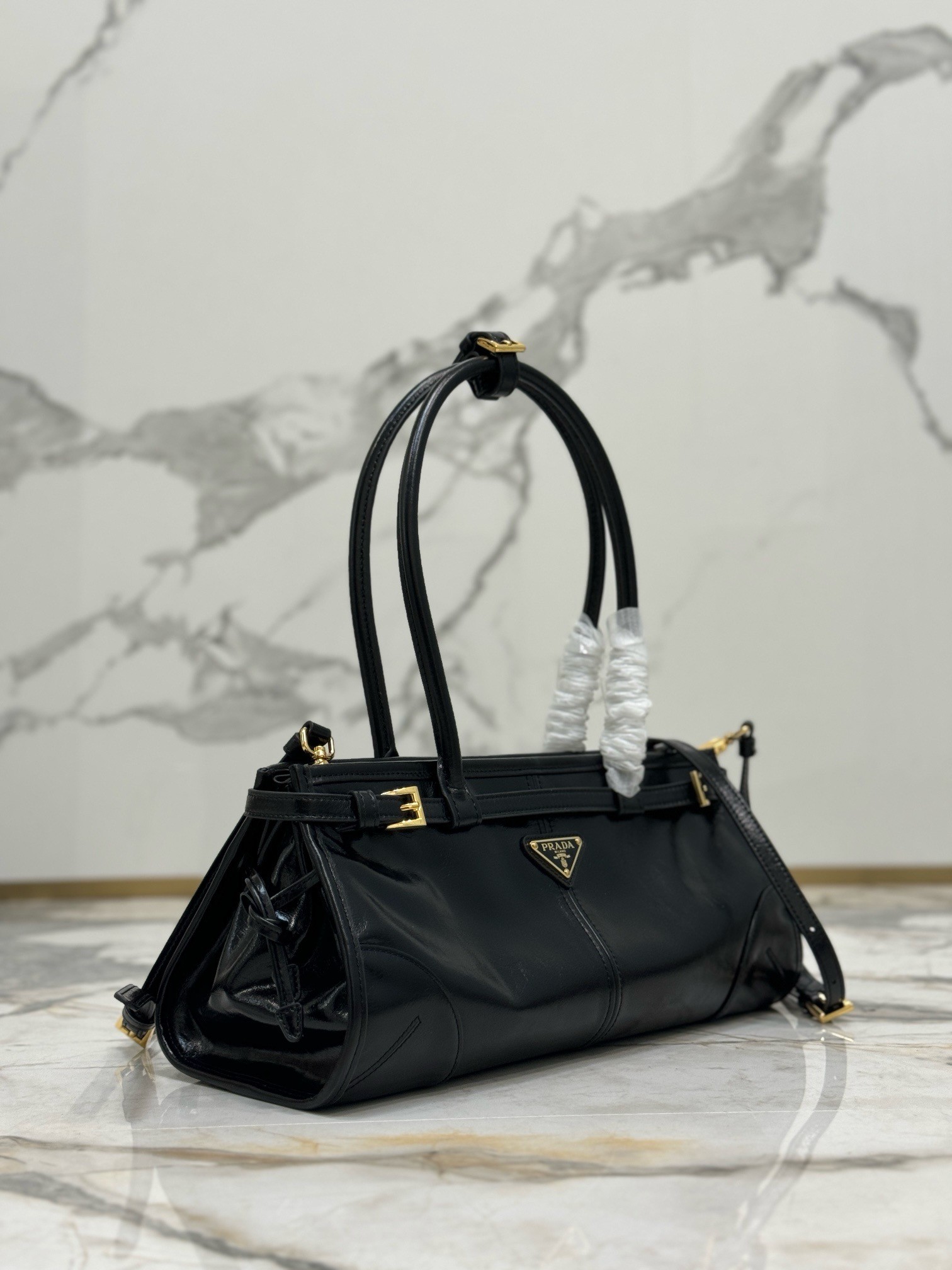 Pra*a medium tote bag in black soft leather