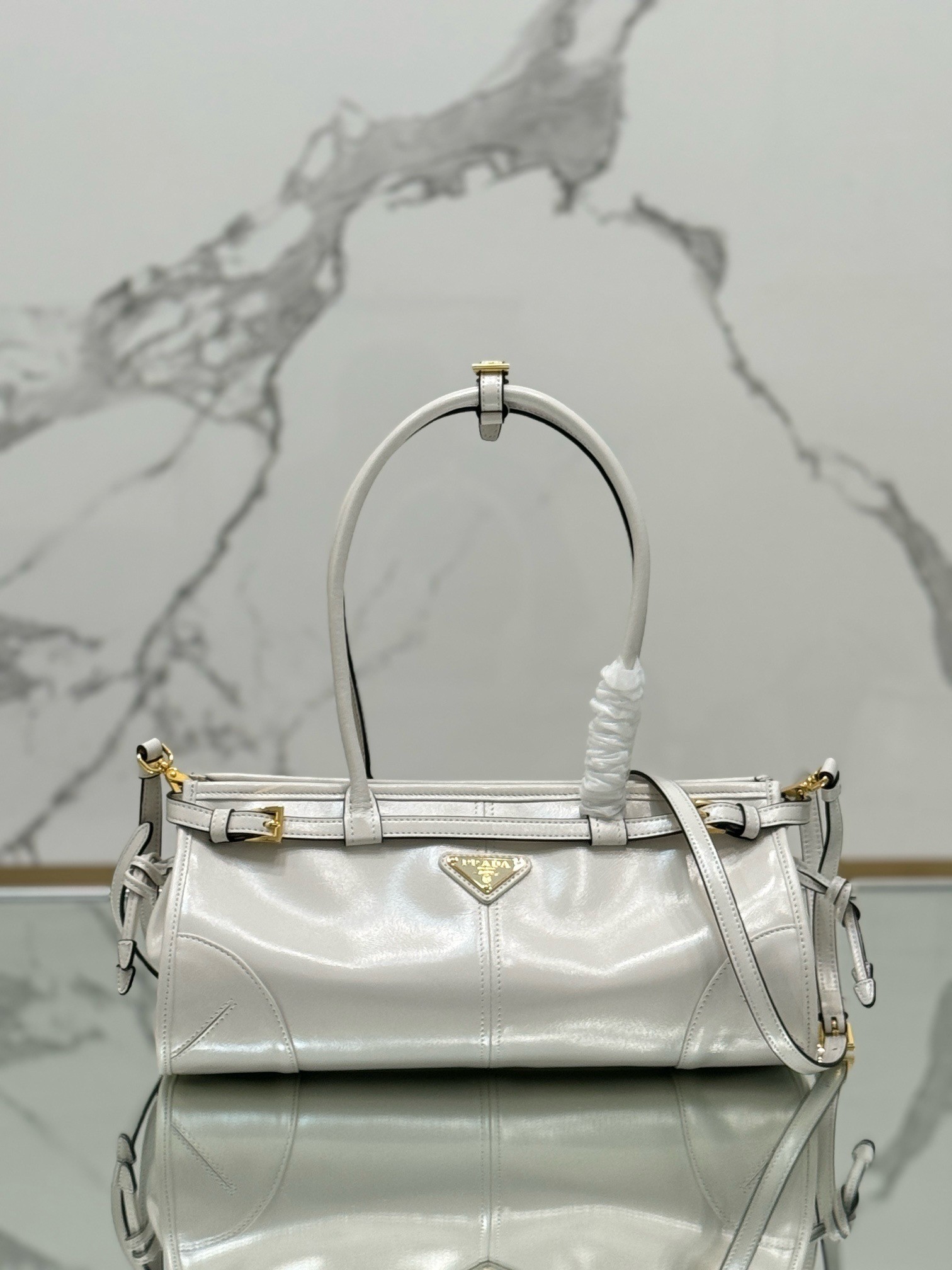 Pra*a medium tote bag in ivory soft leather