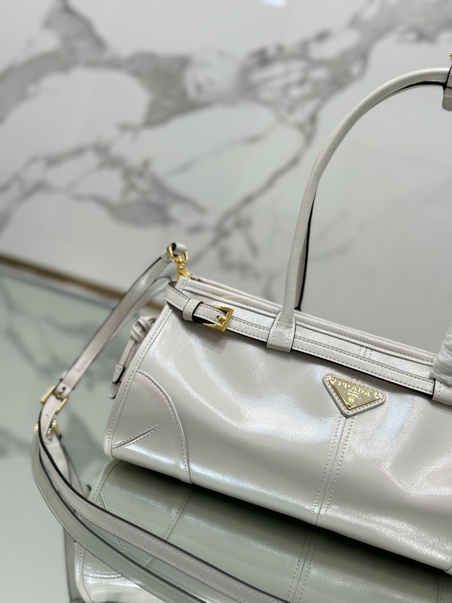 Pra*a medium tote bag in ivory soft leather