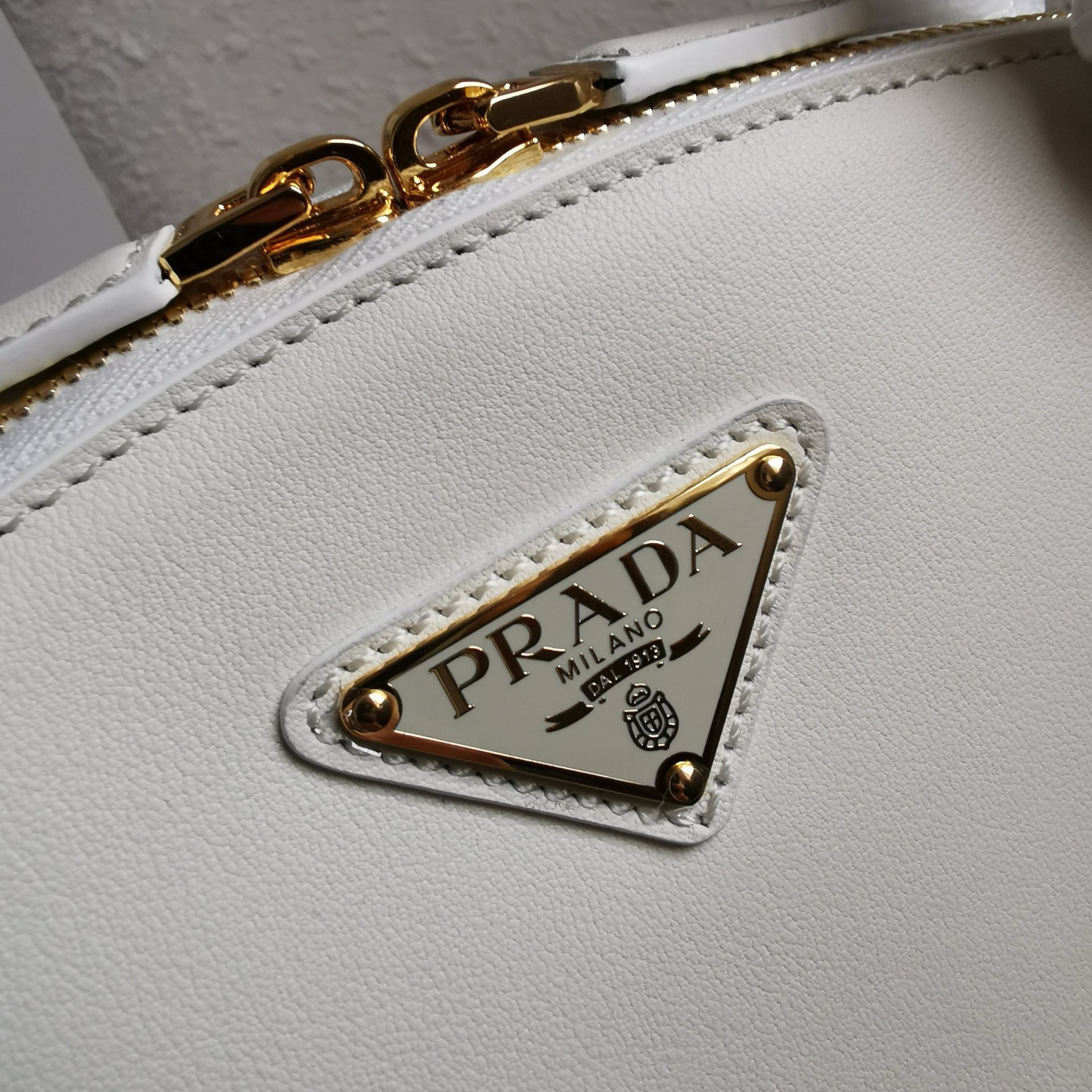 Pra*a shoulder bag with double zipper in white calfskin