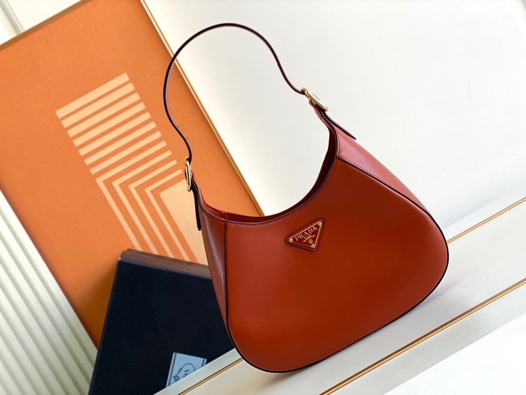 Pra*a shoulder bag in berry leather