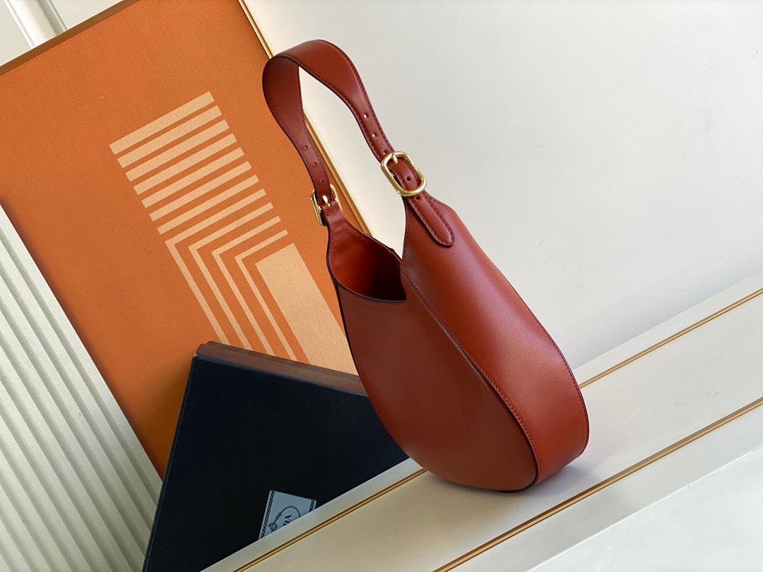 Pra*a shoulder bag in berry leather