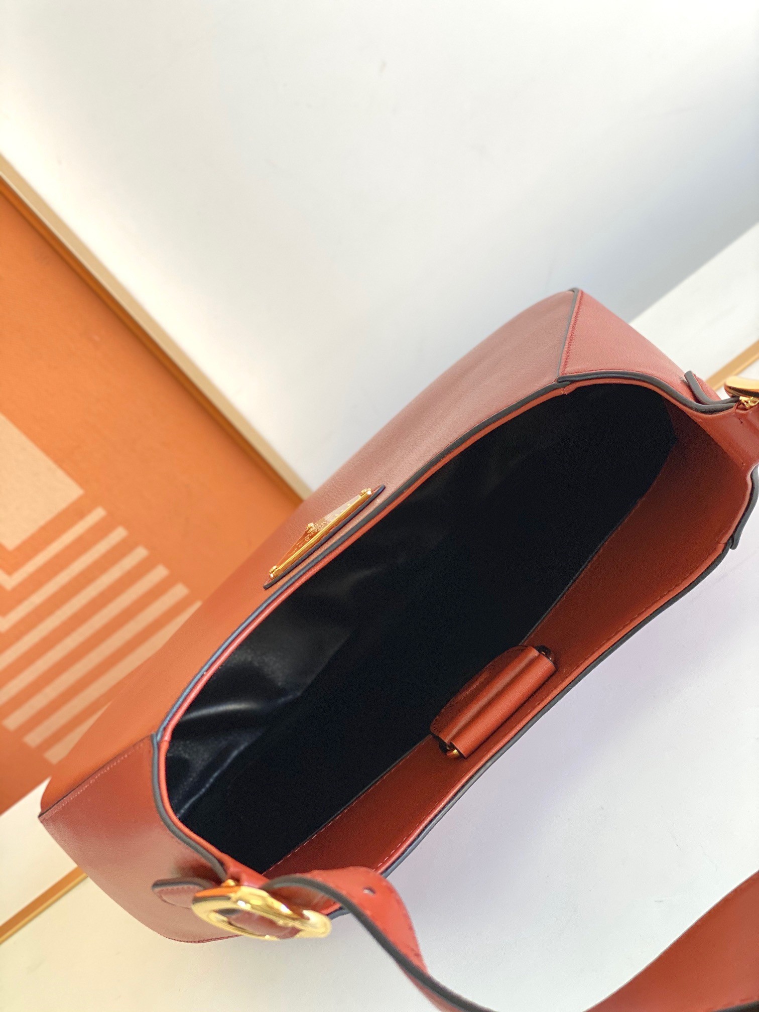 Pra*a shoulder bag in berry leather