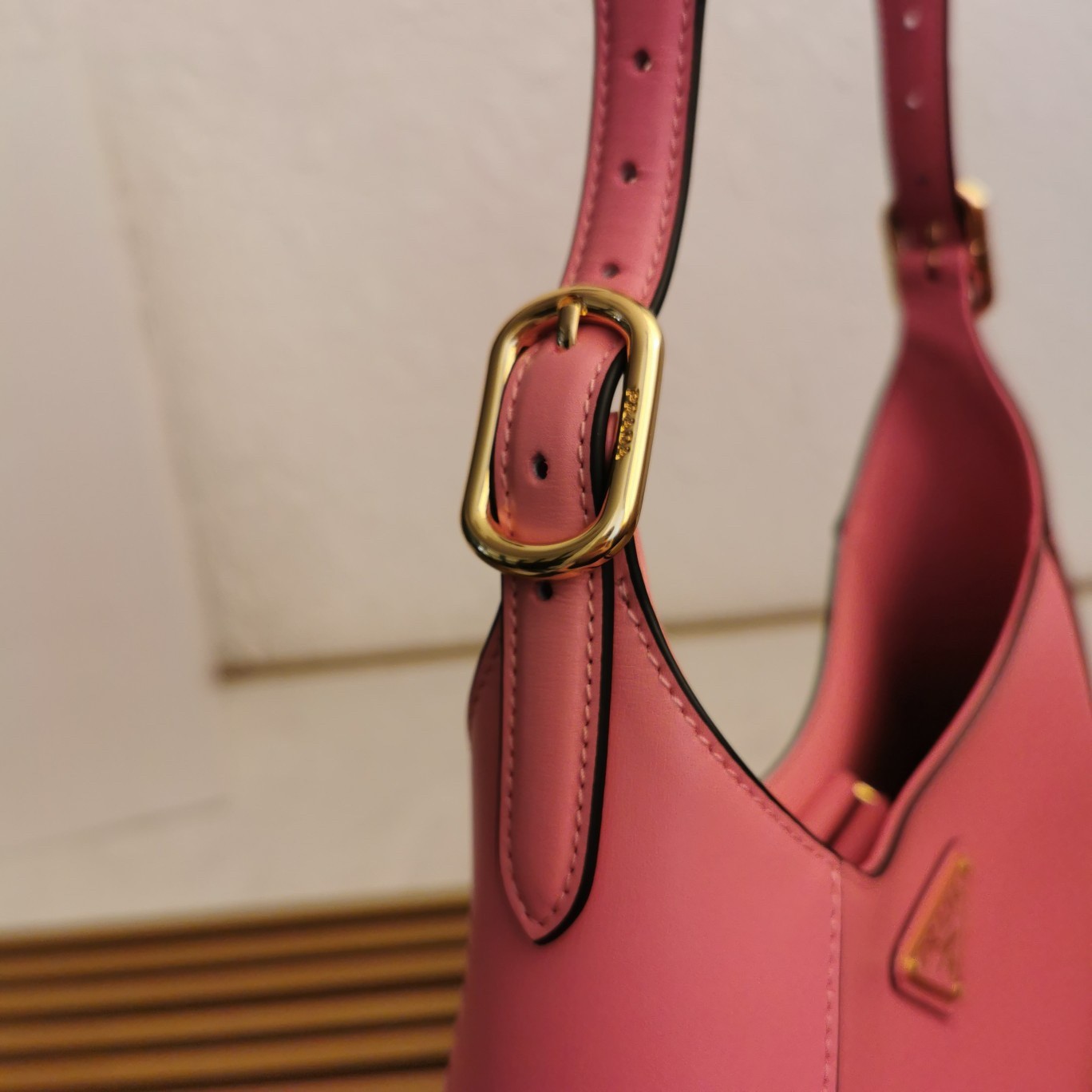Pra*a shoulder bag in pink leather