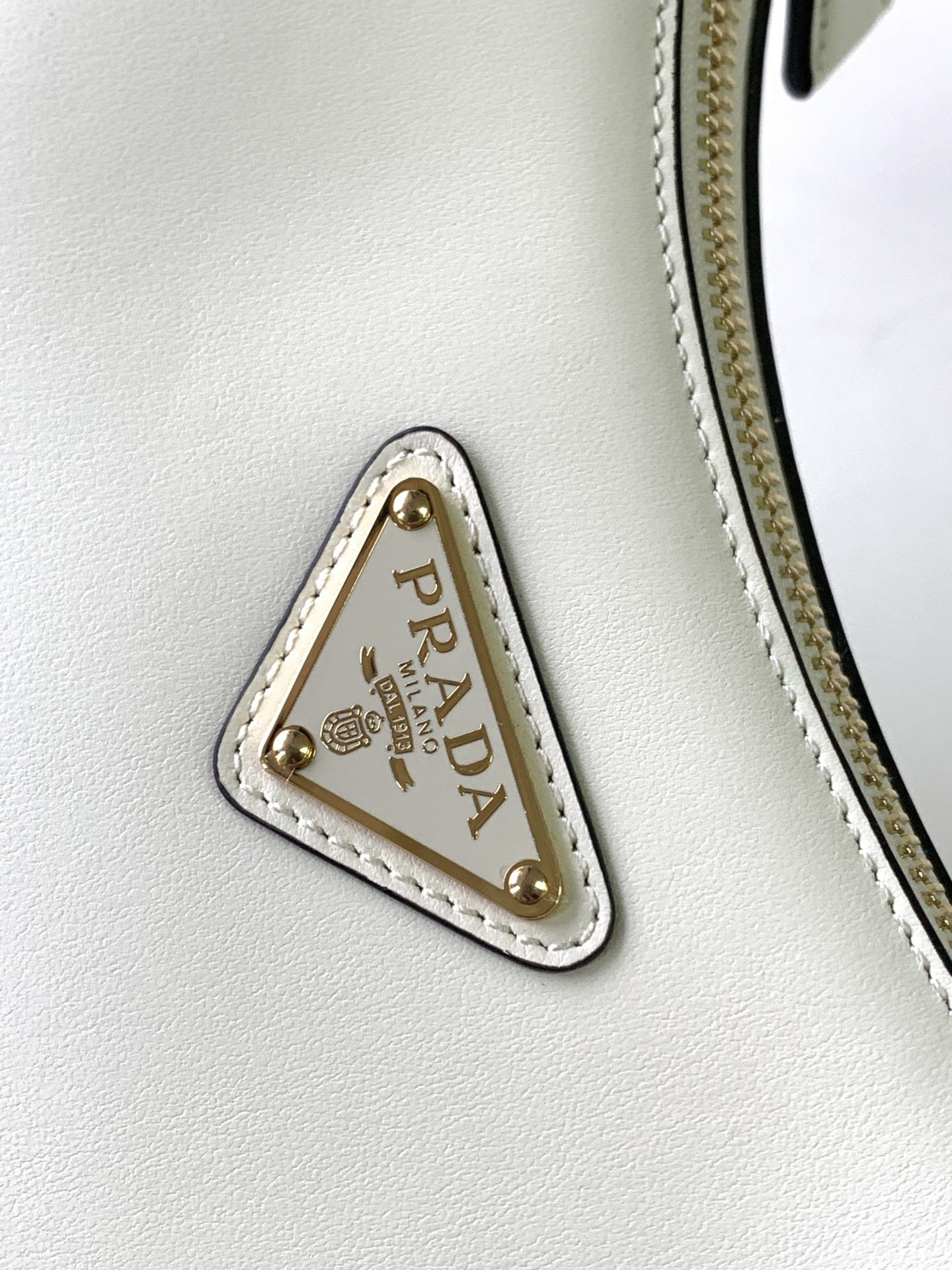 Pra*a arque shoulder bag in white leather