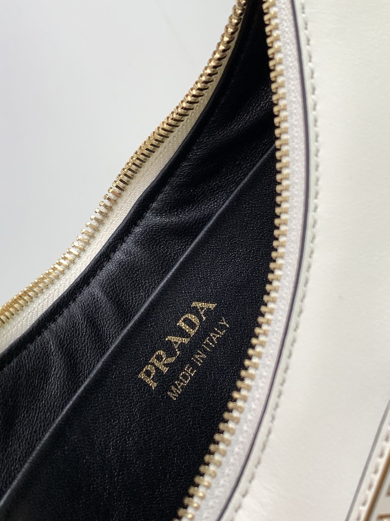 Pra*a arque shoulder bag in white leather