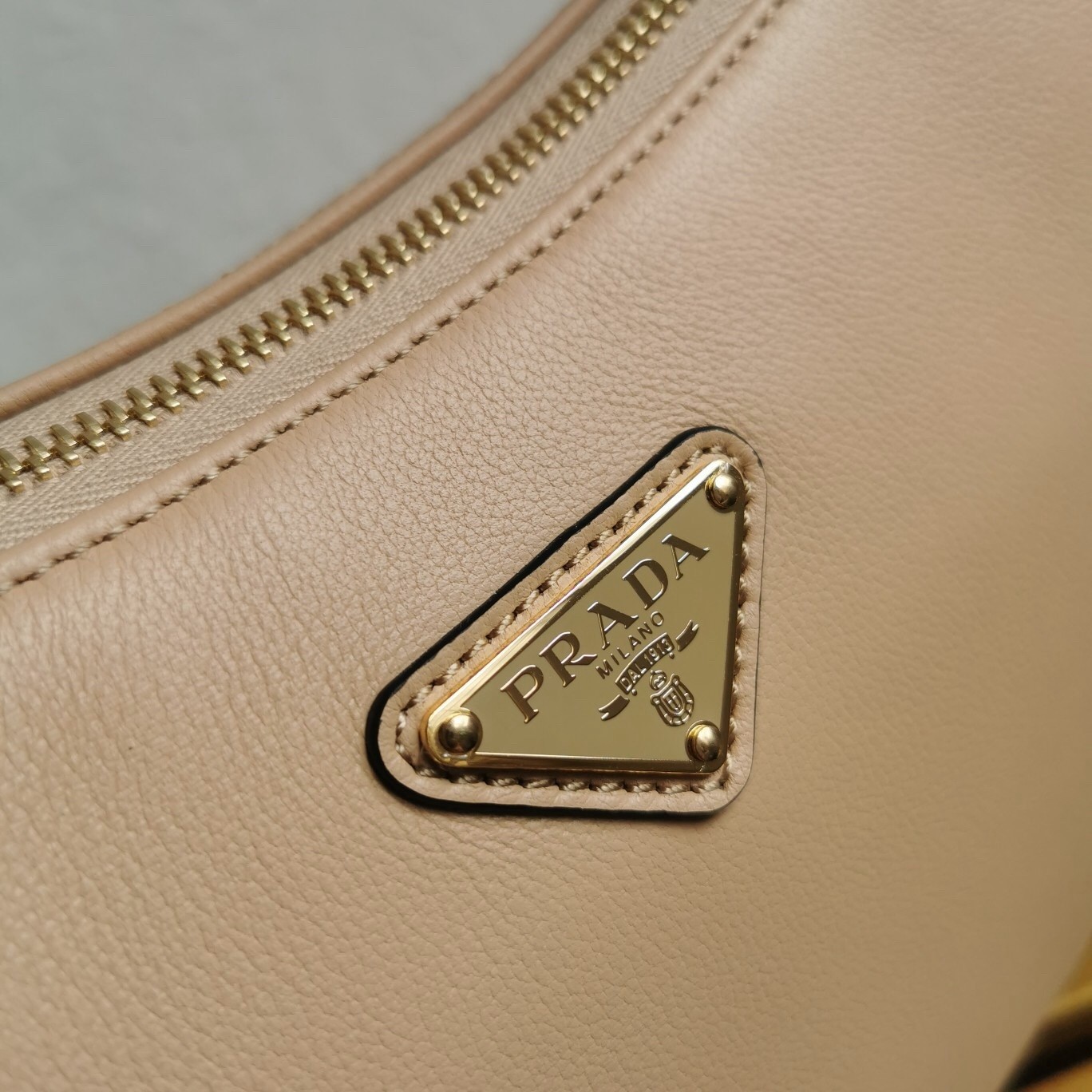 Pra*a aimee large shoulder bag in travertine leather