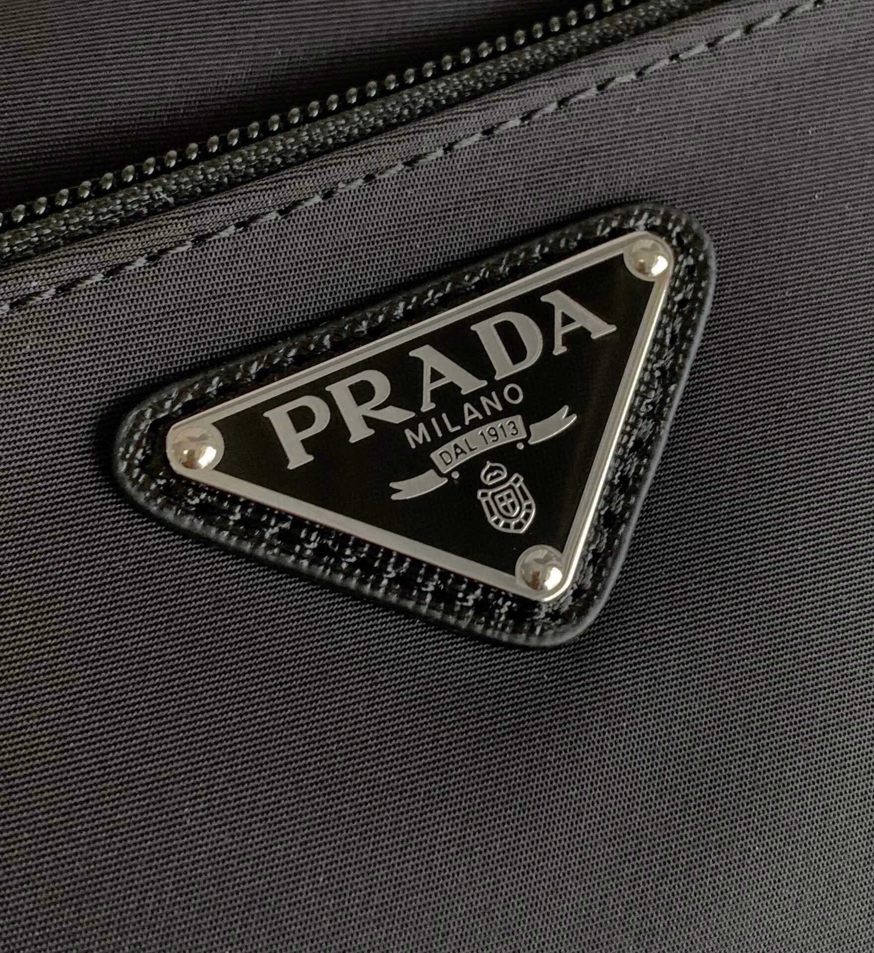 Pra*a crossbody bag in black re-nylon