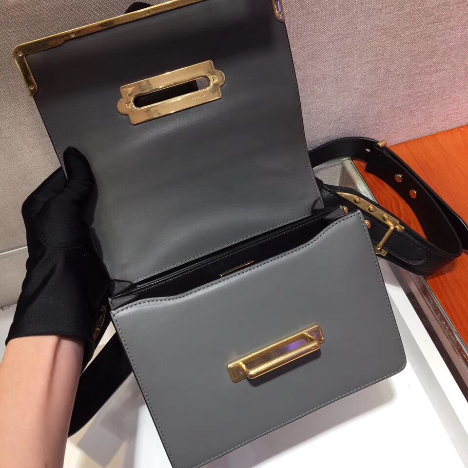 Pra*a cahier shoulder bag in grey/black leather