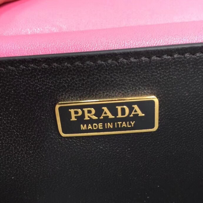 Pra*a cahier shoulder bag in pink/black leather