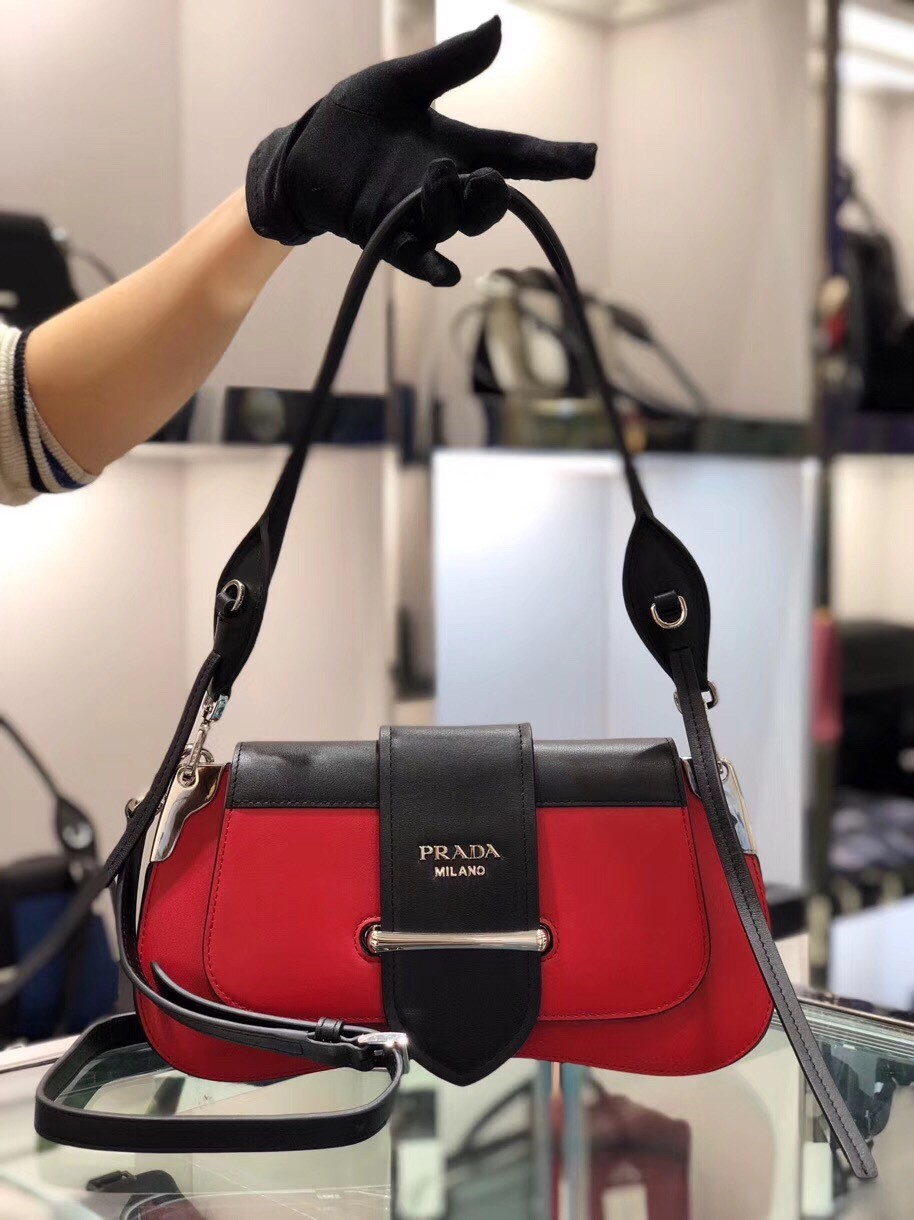Pra*a sidonie shoulder bag in red/black leather