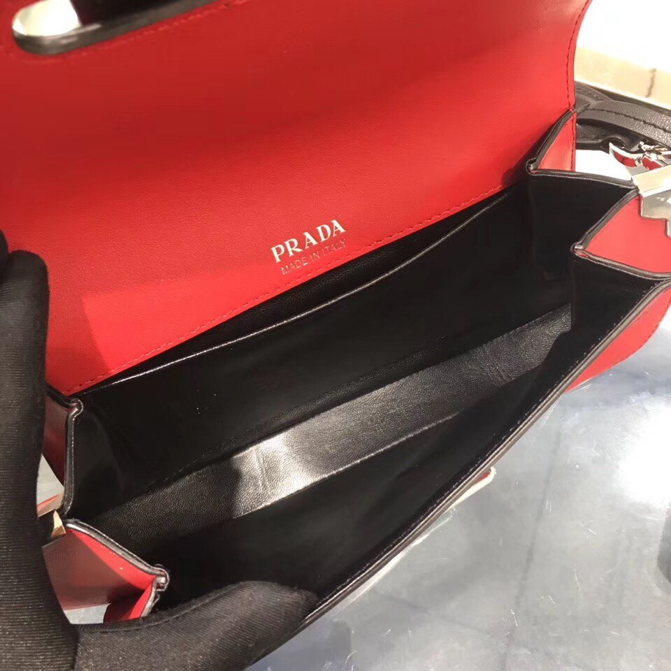 Pra*a sidonie shoulder bag in red/black leather