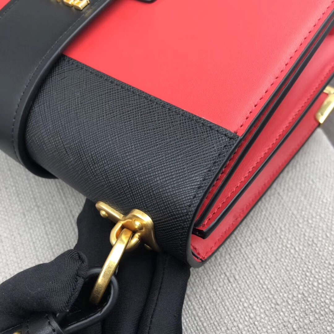 Pra*a large cahier bag in red/black leather