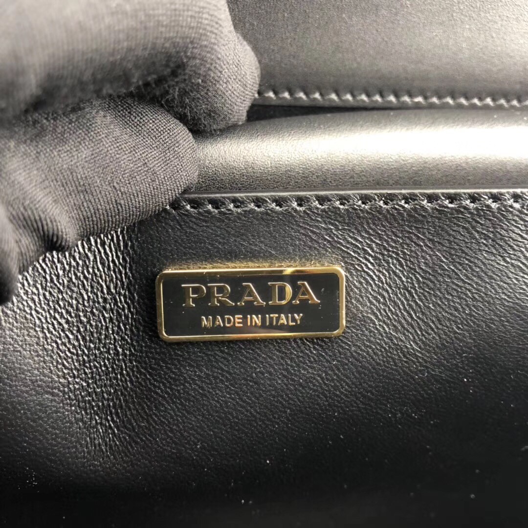 Pra*a large cahier bag in white/black leather