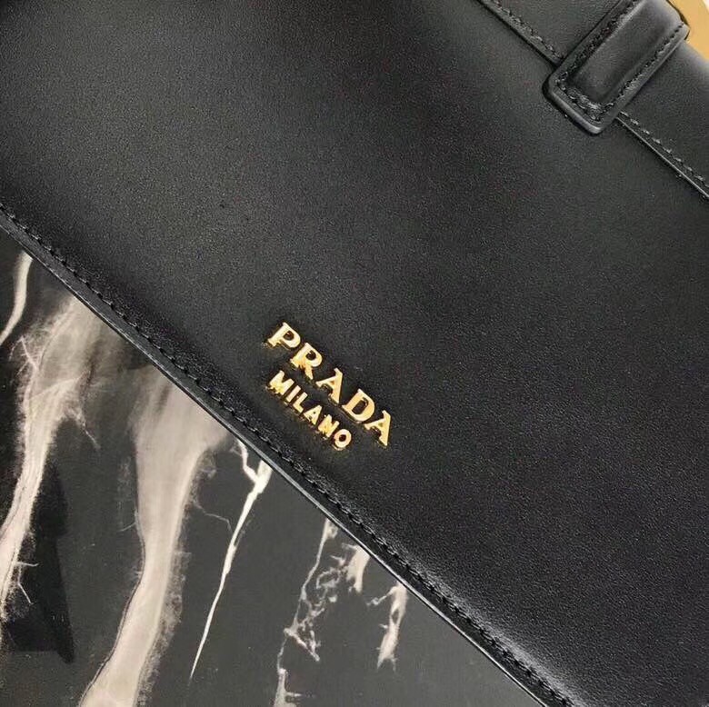 Pra*a belle shoulder bag in black calfskin