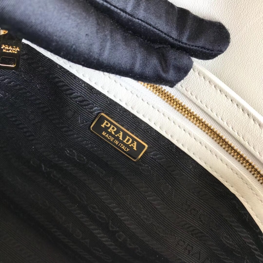 Pra*a embleme bag in white saffiano leather