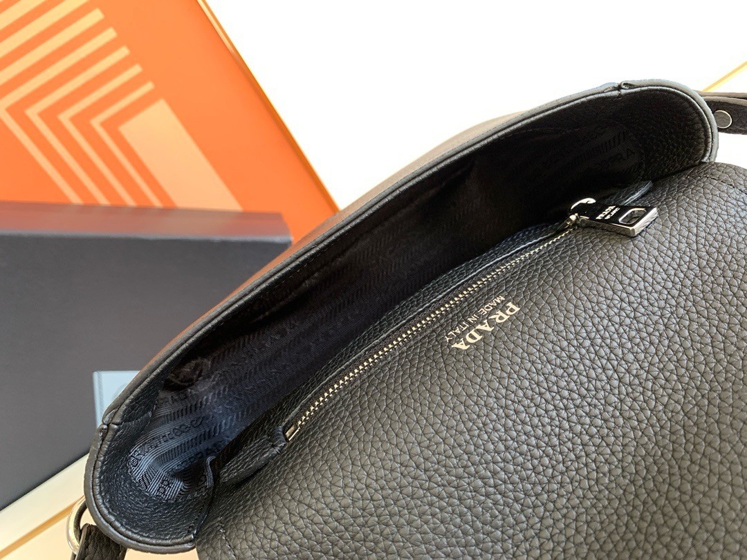 Pra*a flap shoulder bag in black grained leather