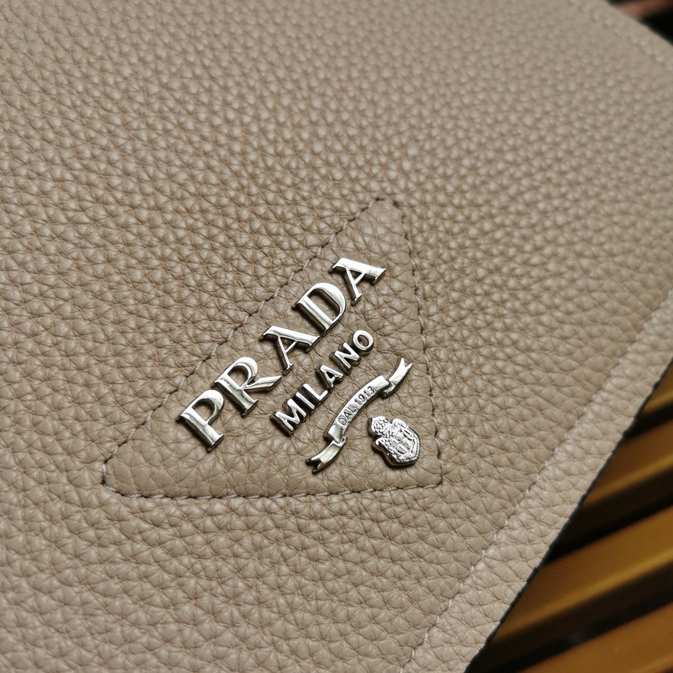 Pra*a flap shoulder bag in light pink grained leather