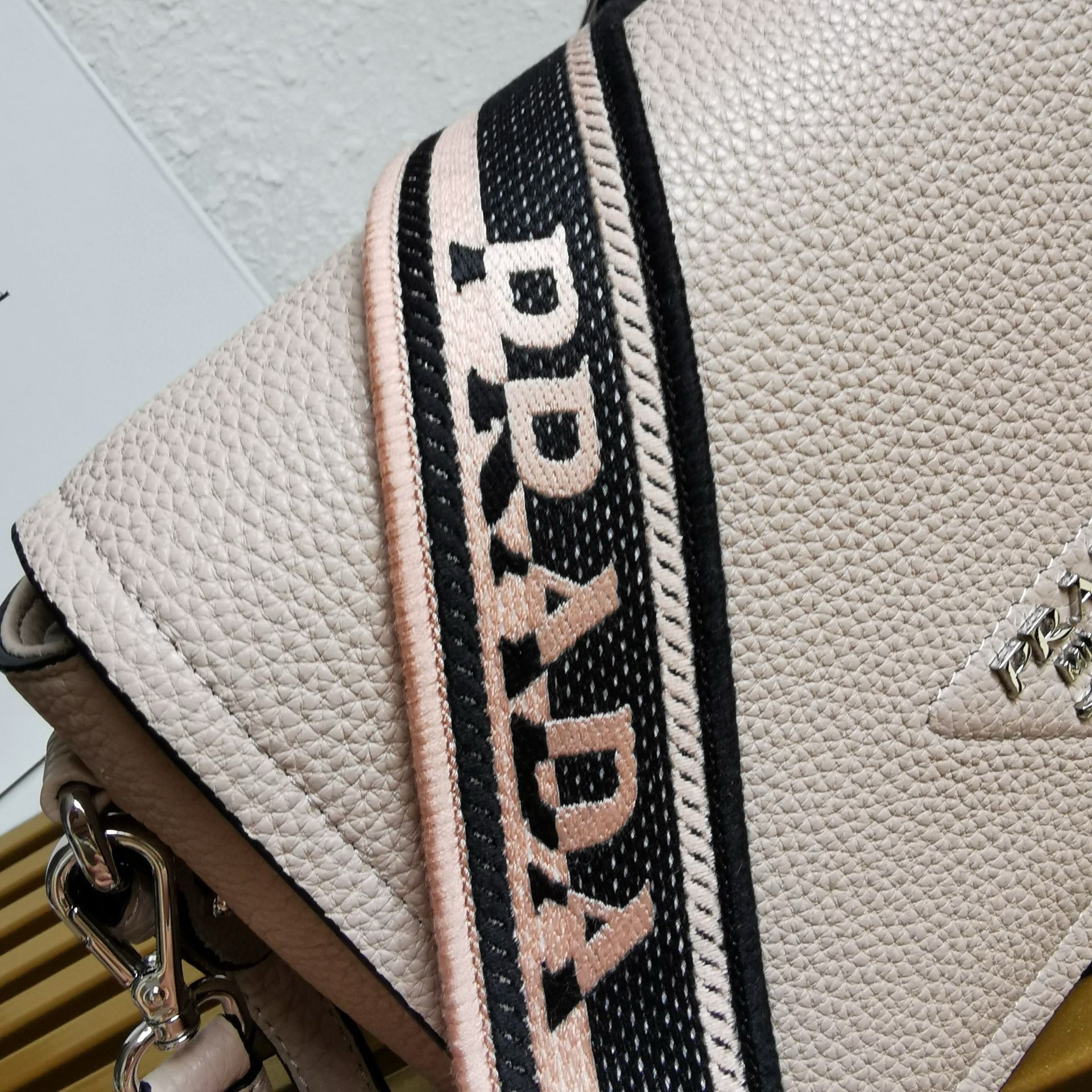 Pra*a flap shoulder bag in light pink grained leather