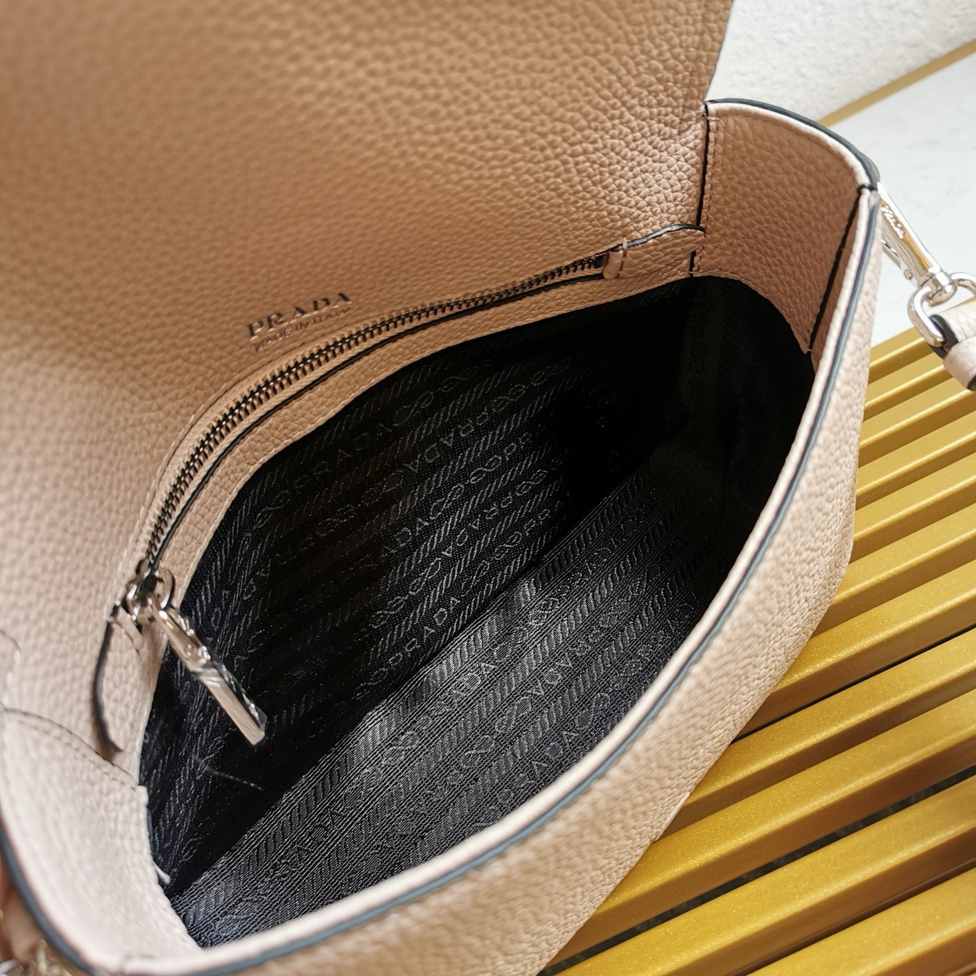 Pra*a flap shoulder bag in light pink grained leather