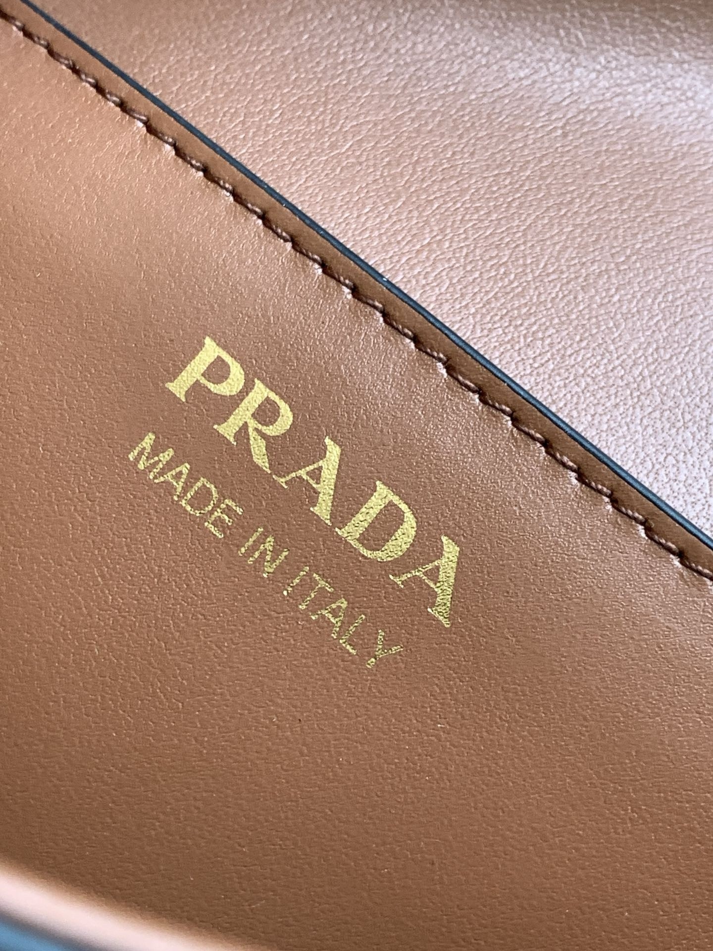 Pra*a shoulder bag in cognac smooth calfskin