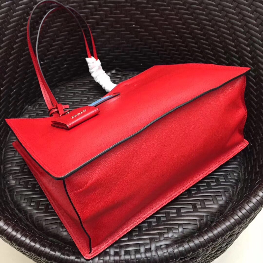 Pra*a etiquette tote bag in red calf leather