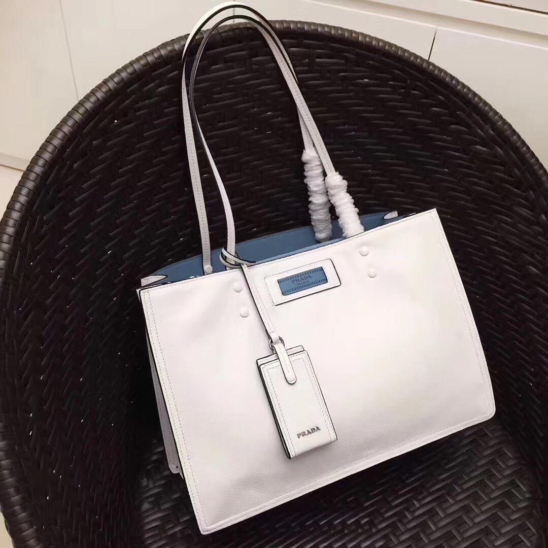 Pra*a etiquette tote bag in white calf leather