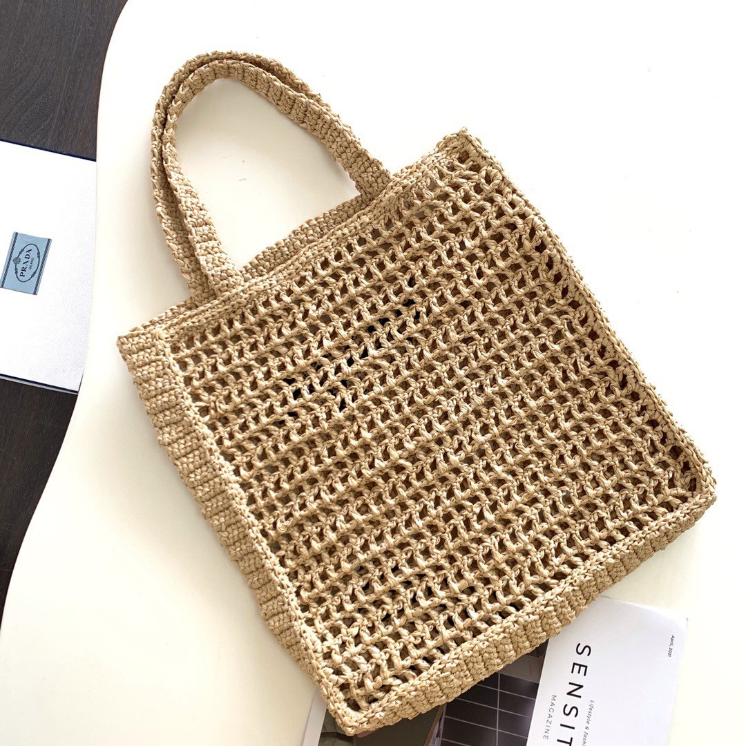 Pra*a small tote bag in beige woven raffia