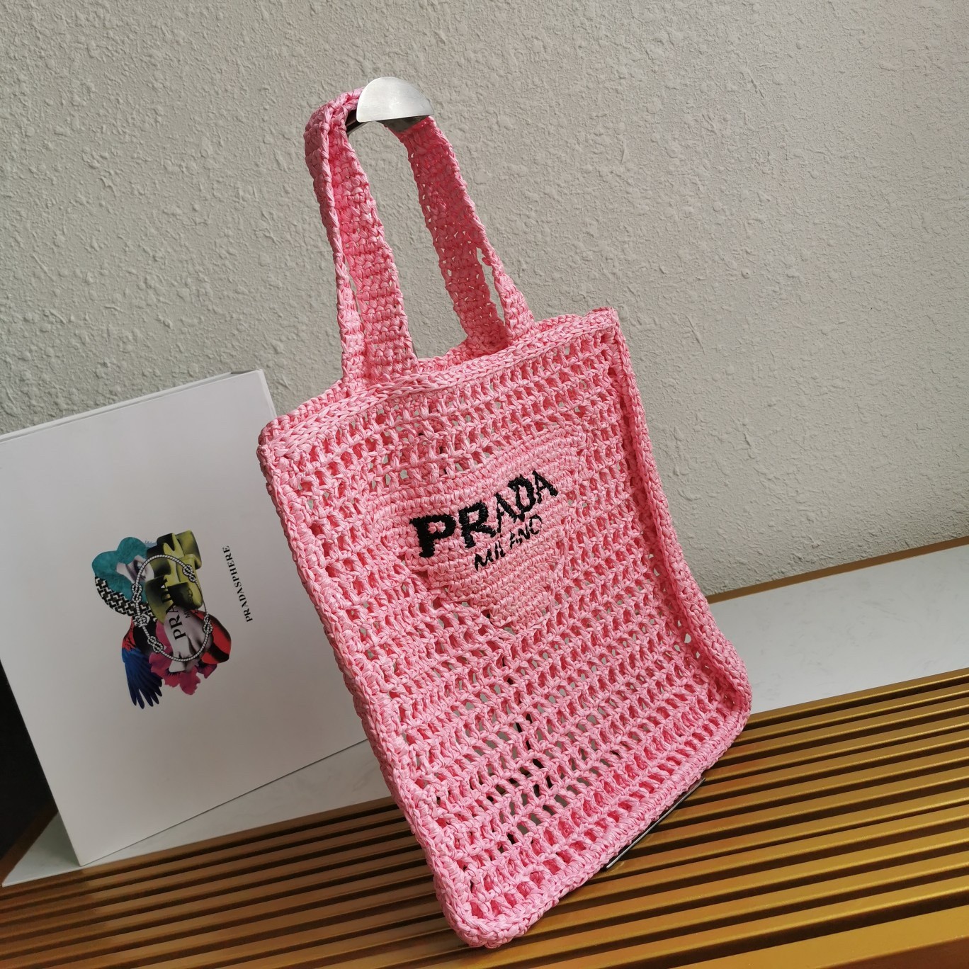Pra*a small tote bag in pink woven raffia