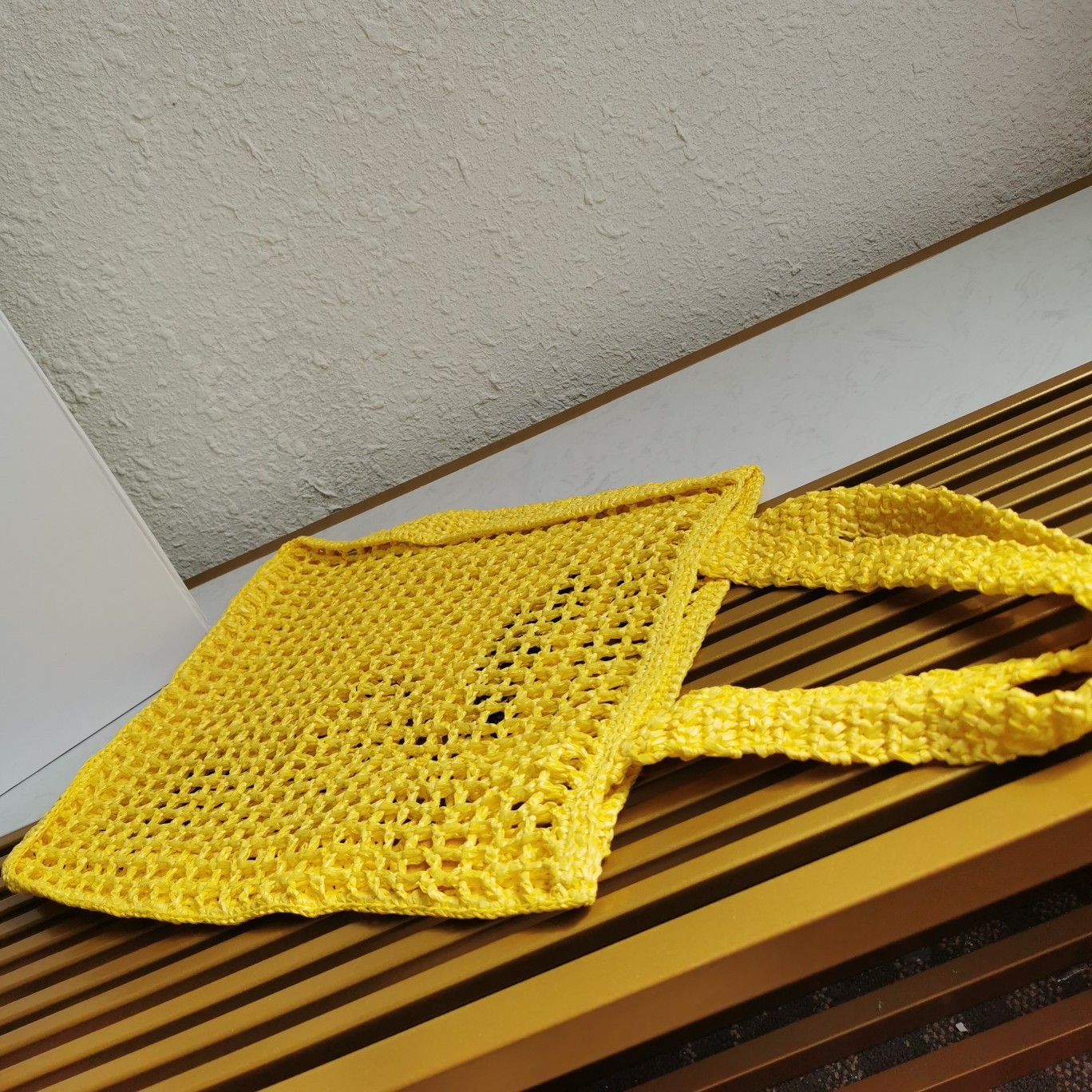 Pra*a small tote bag in yellow woven raffia