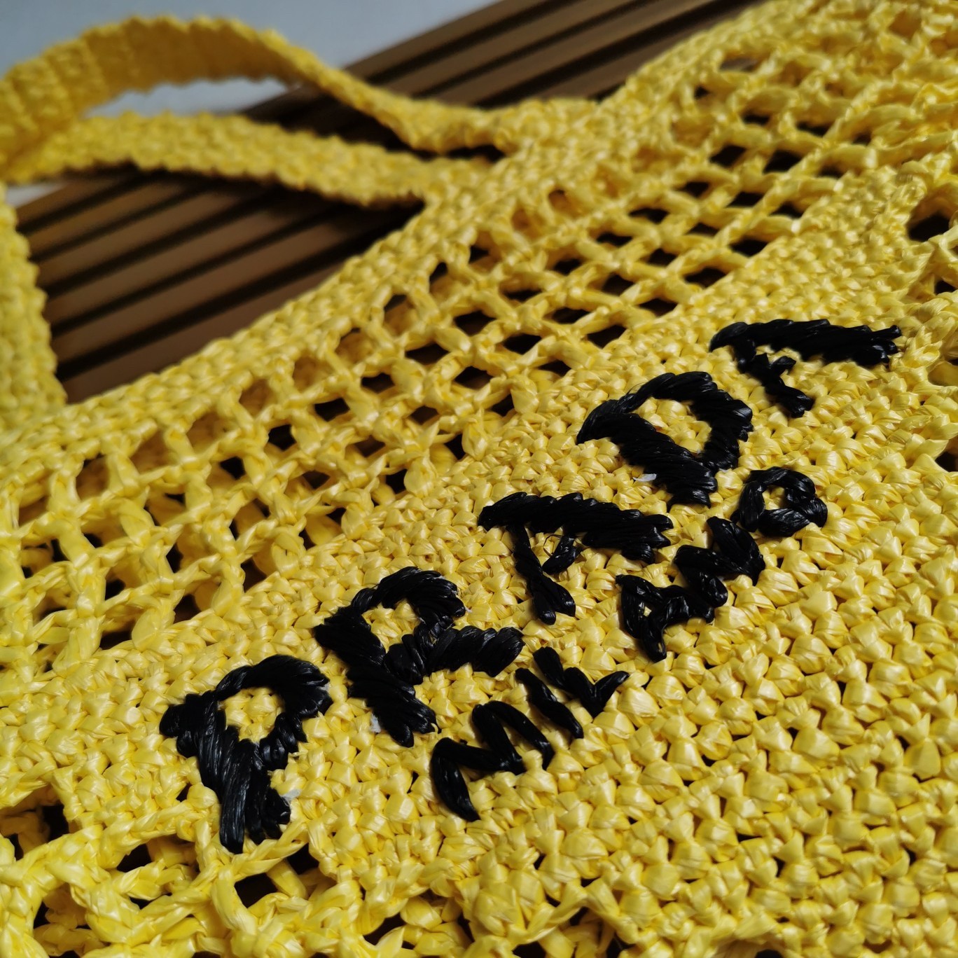 Pra*a small tote bag in yellow woven raffia