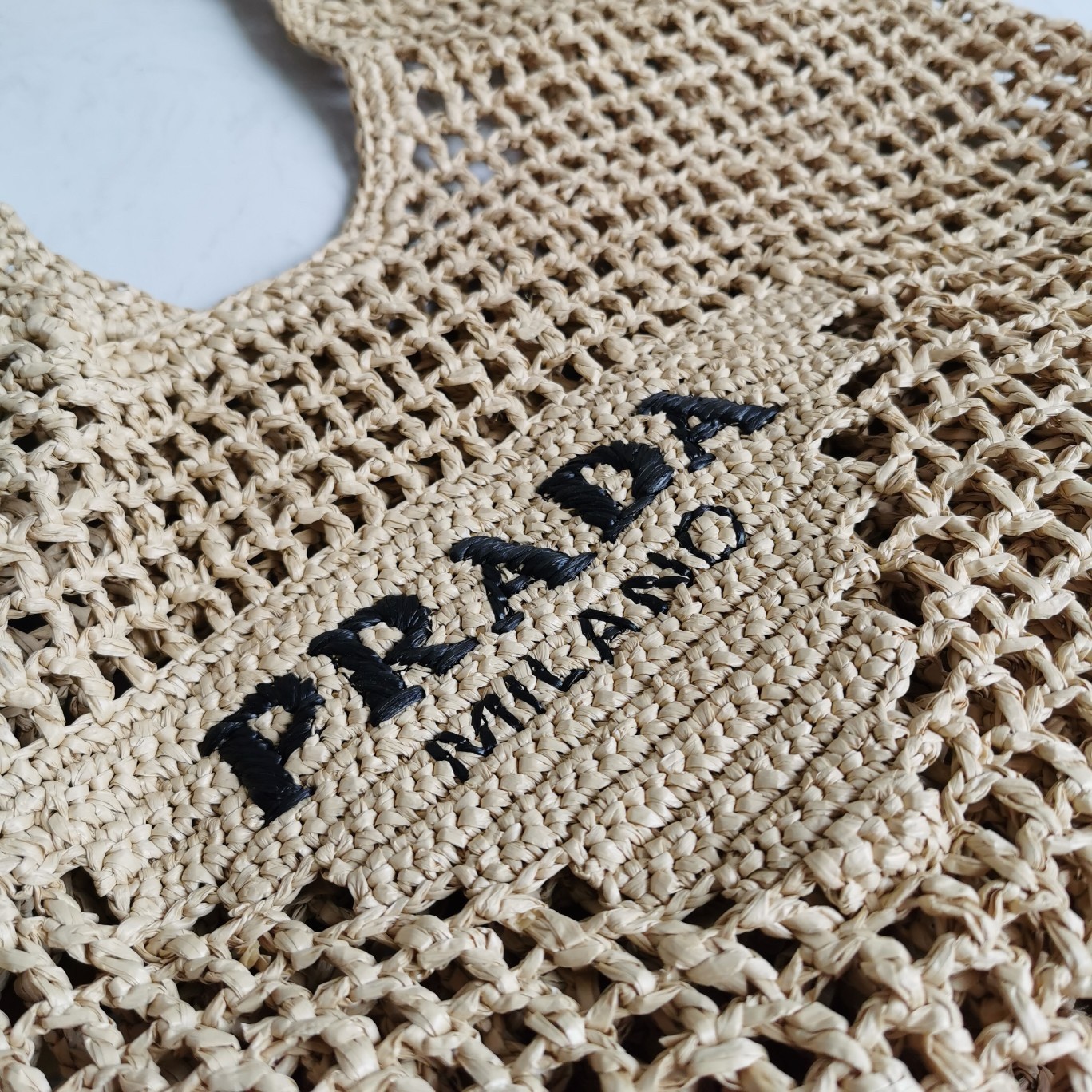 Pra*a large tote bag in beige woven raffia